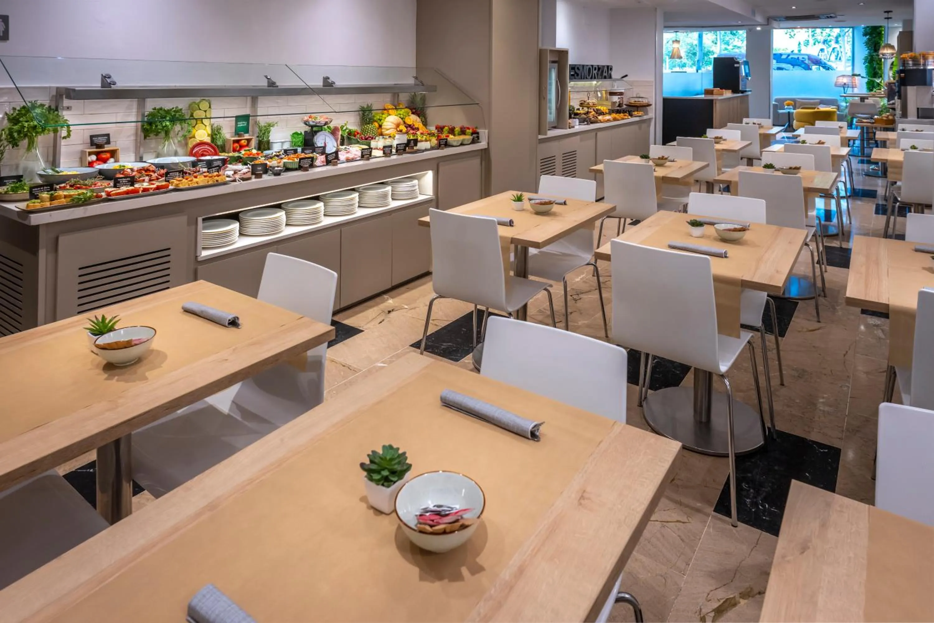 Restaurant/places to eat in Hotel SERHS Del Port