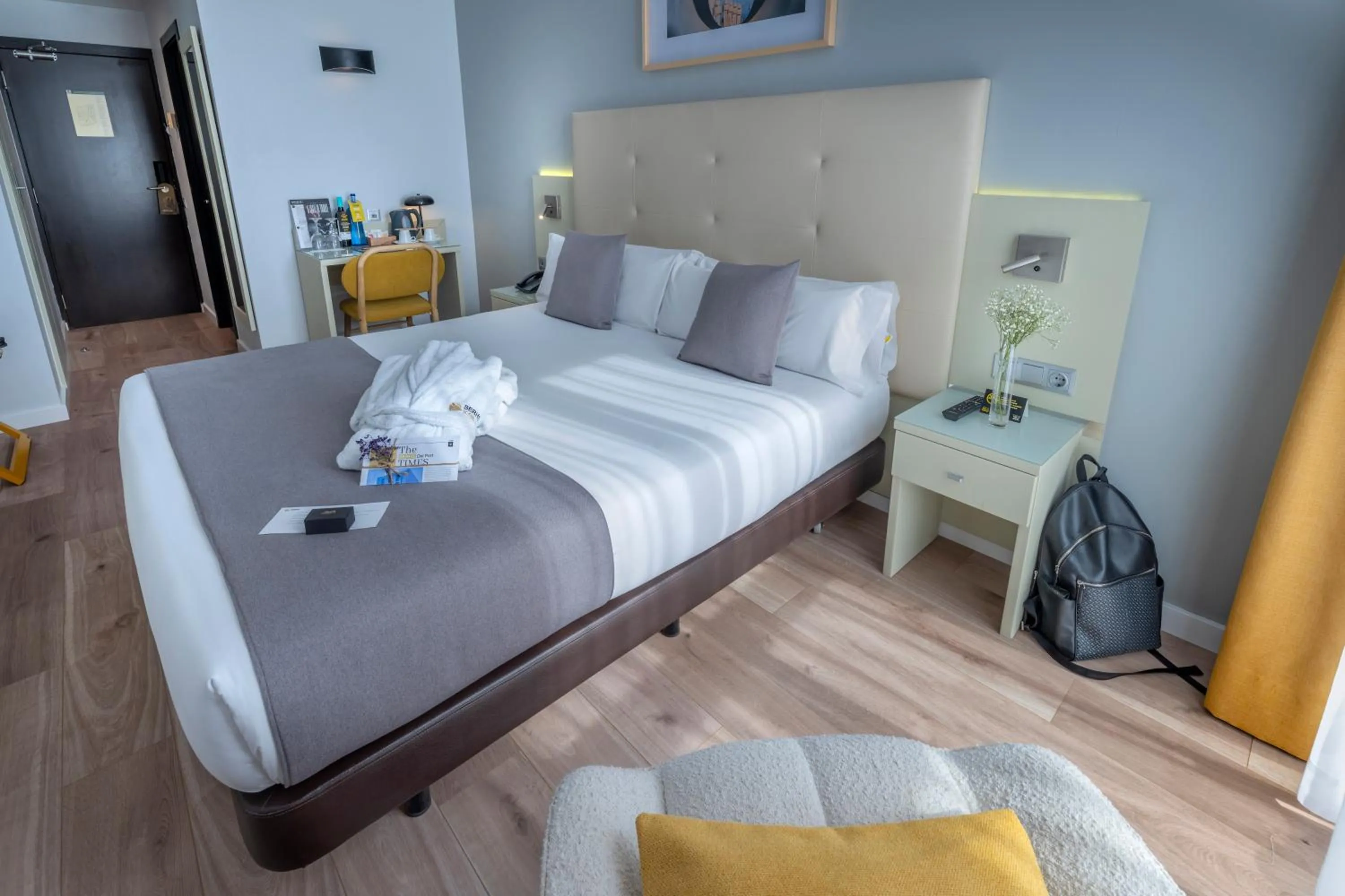 Photo of the whole room, Bed in Hotel SERHS Del Port