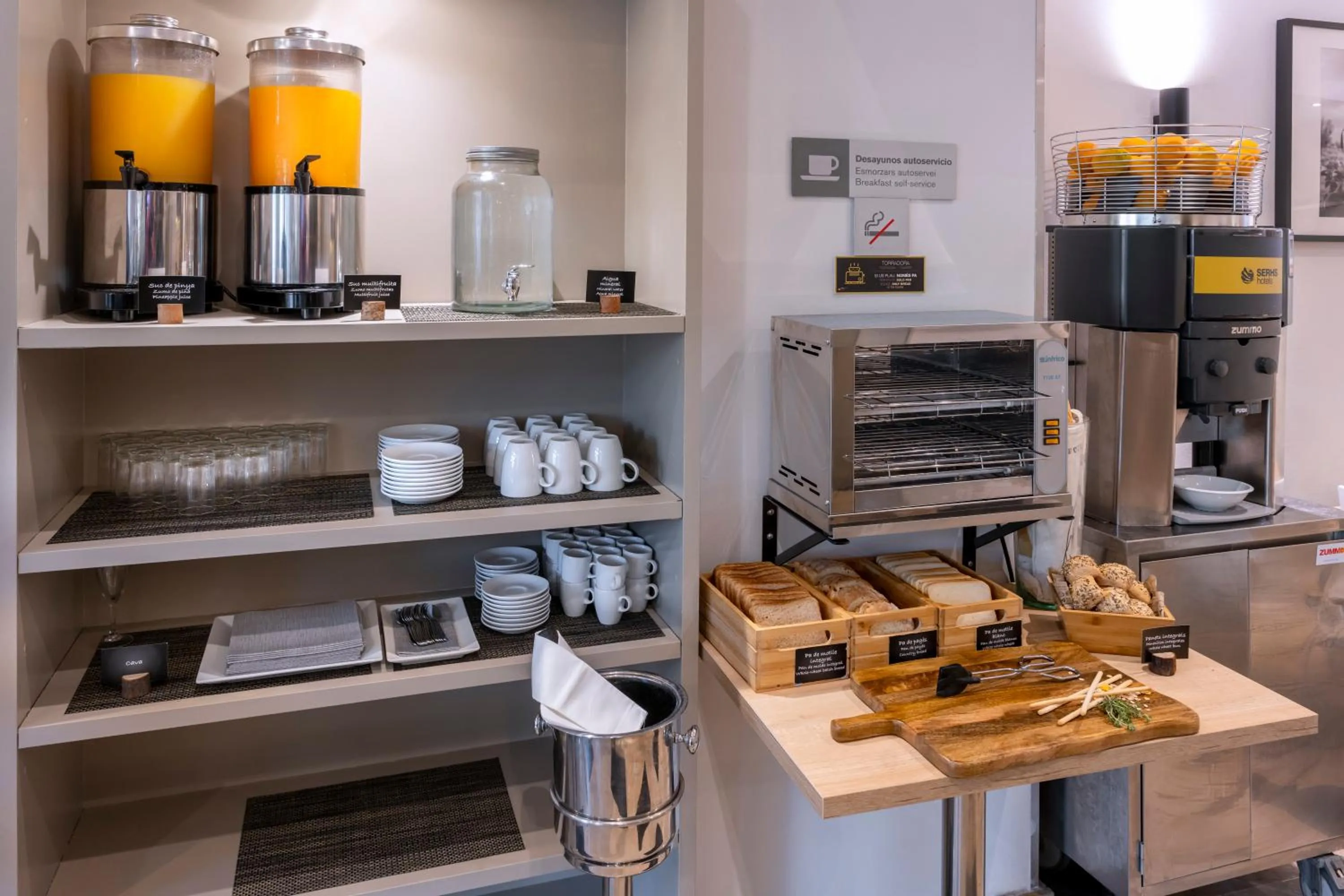 Breakfast in Hotel SERHS Del Port