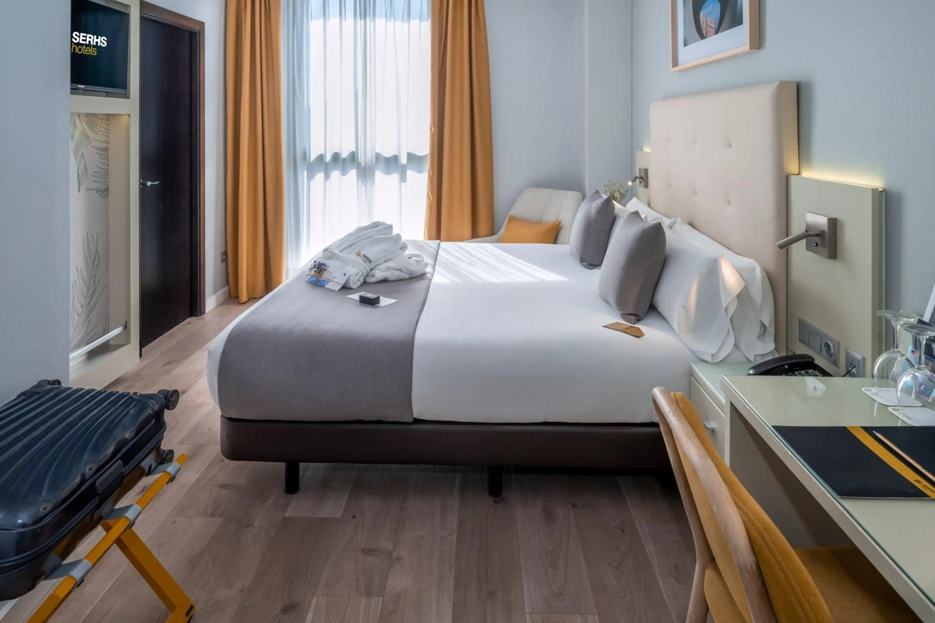 Photo of the whole room, Bed in Hotel SERHS Del Port