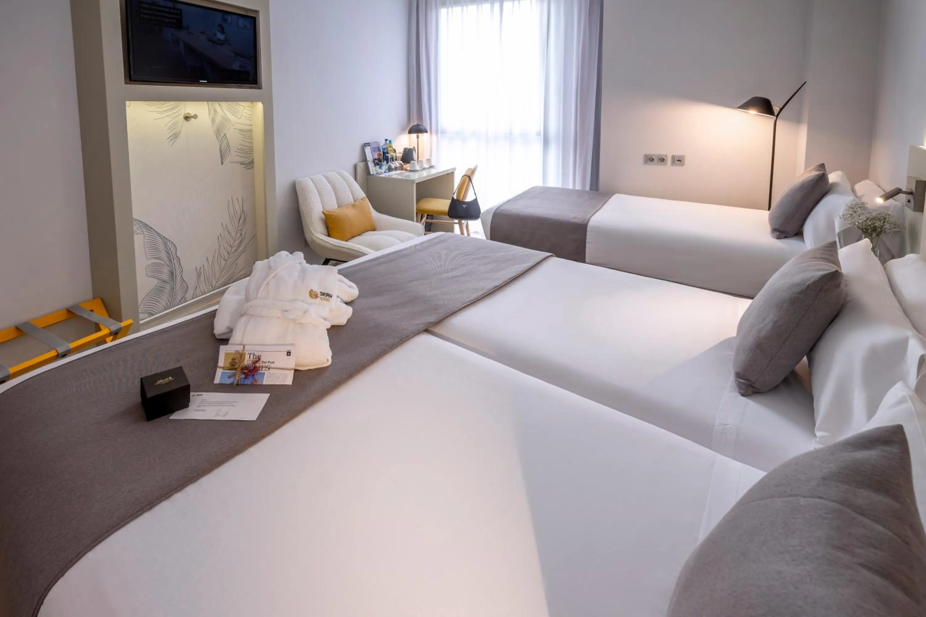 Photo of the whole room, Bed in Hotel SERHS Del Port