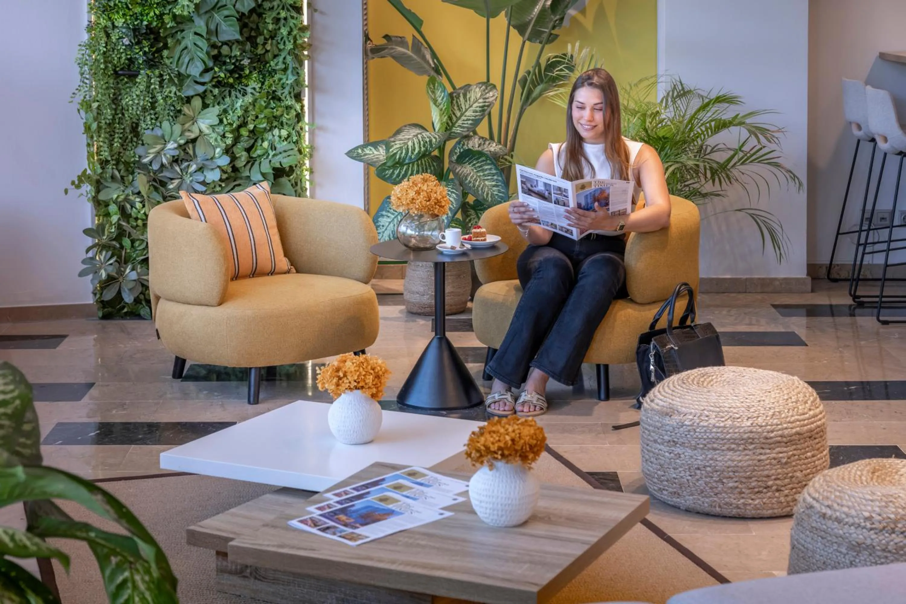 Lobby or reception in Hotel SERHS Del Port