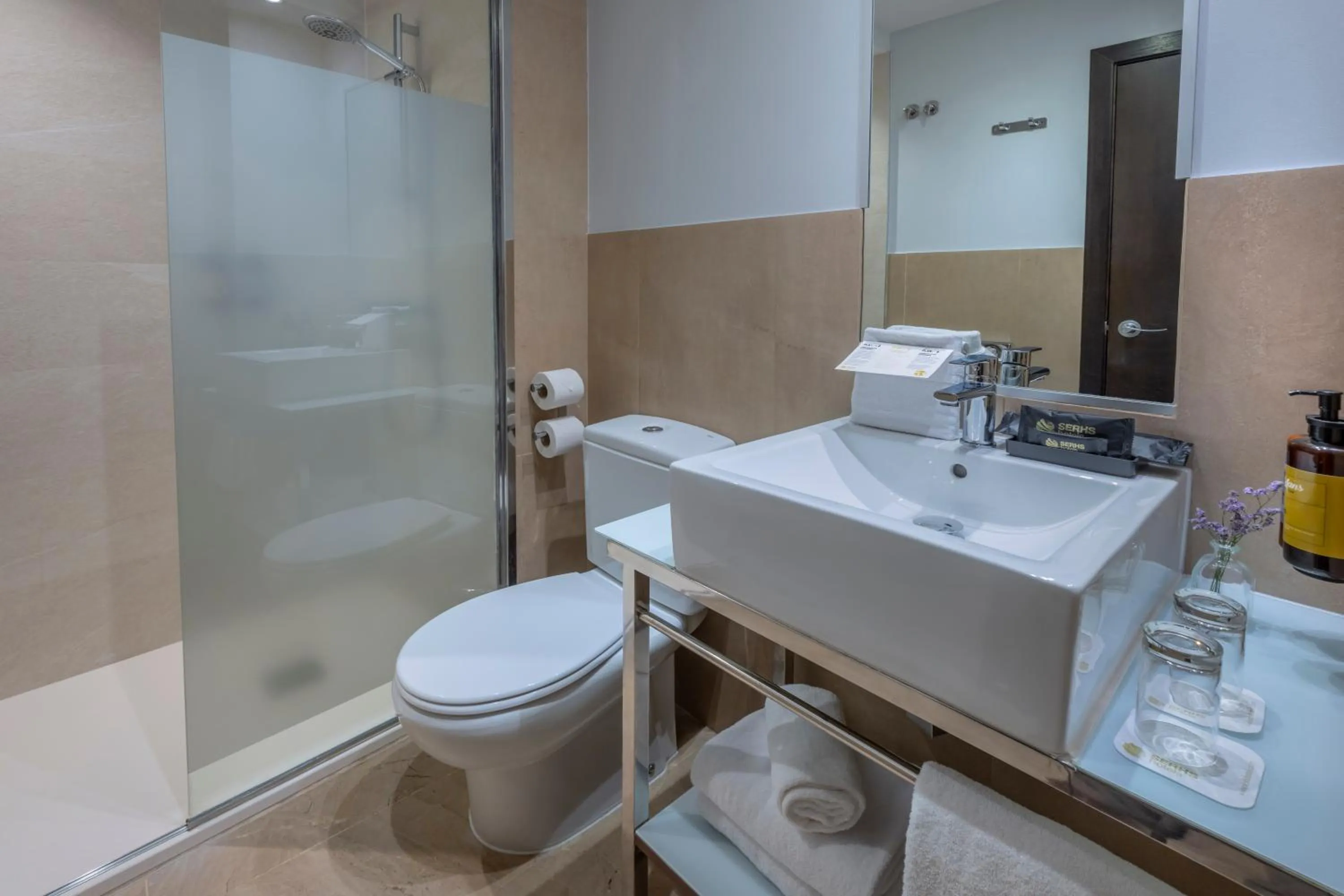 Bathroom in Hotel SERHS Del Port