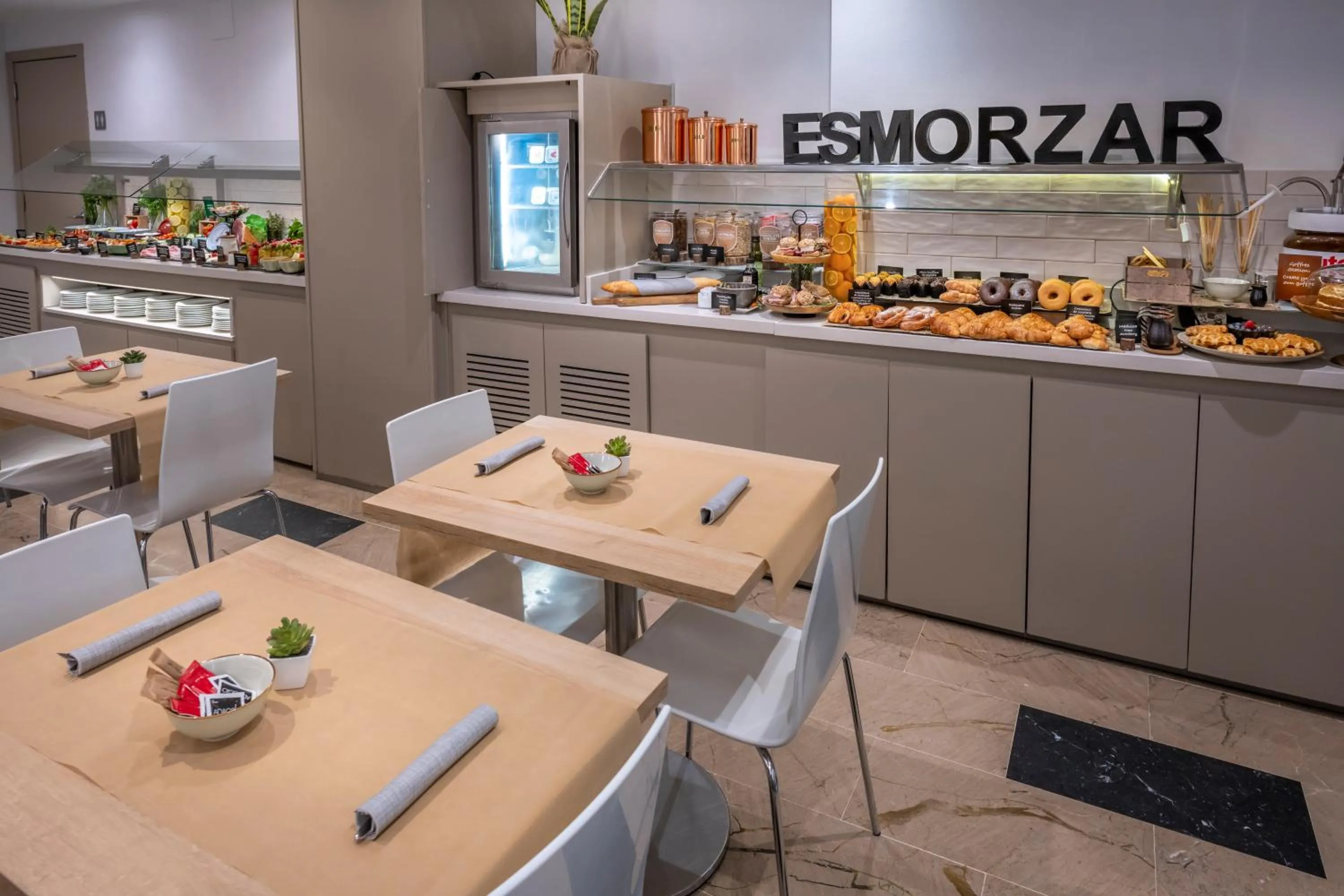 Restaurant/places to eat in Hotel SERHS Del Port