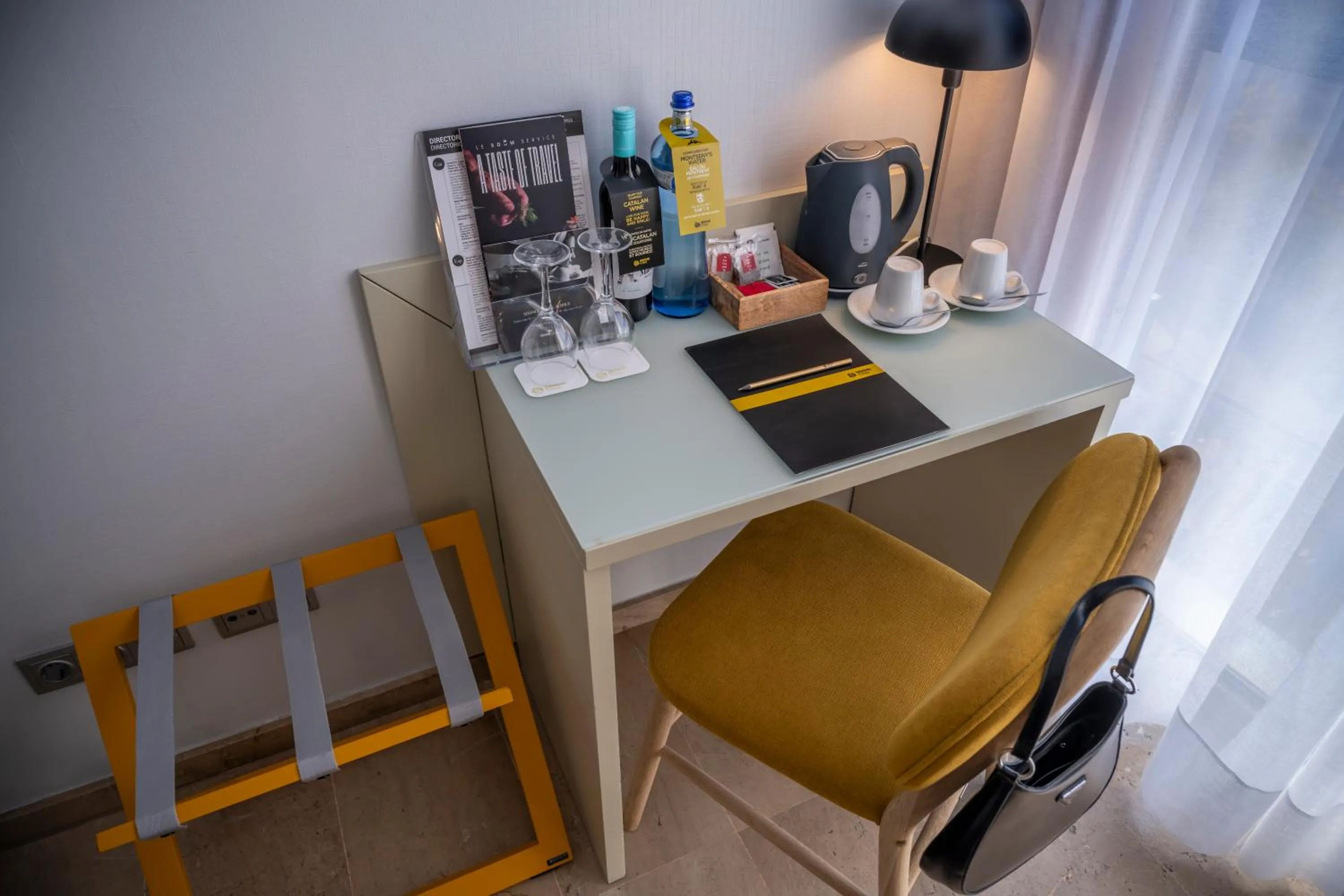 Photo of the whole room in Hotel SERHS Del Port