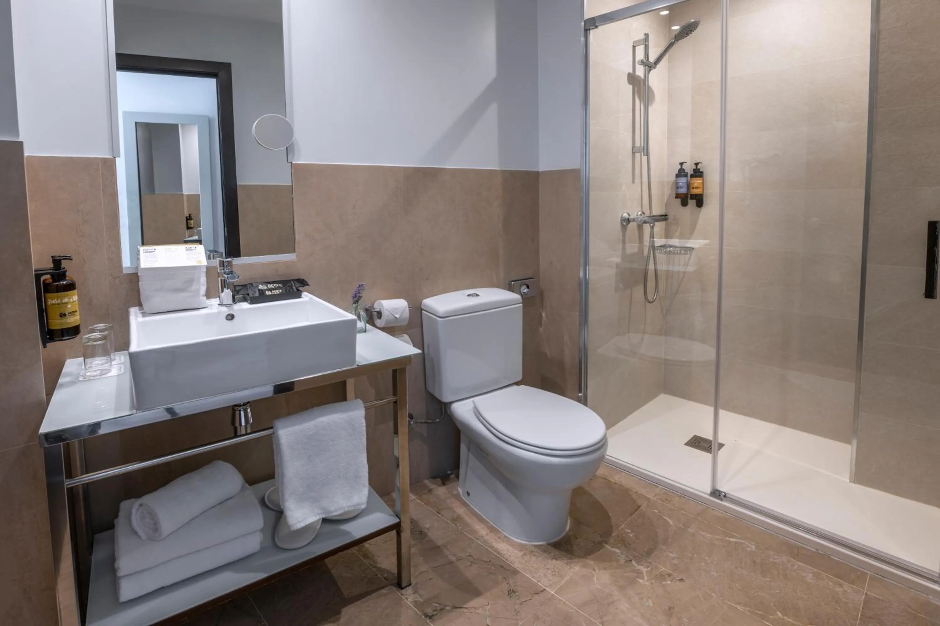 Bathroom in Hotel SERHS Del Port