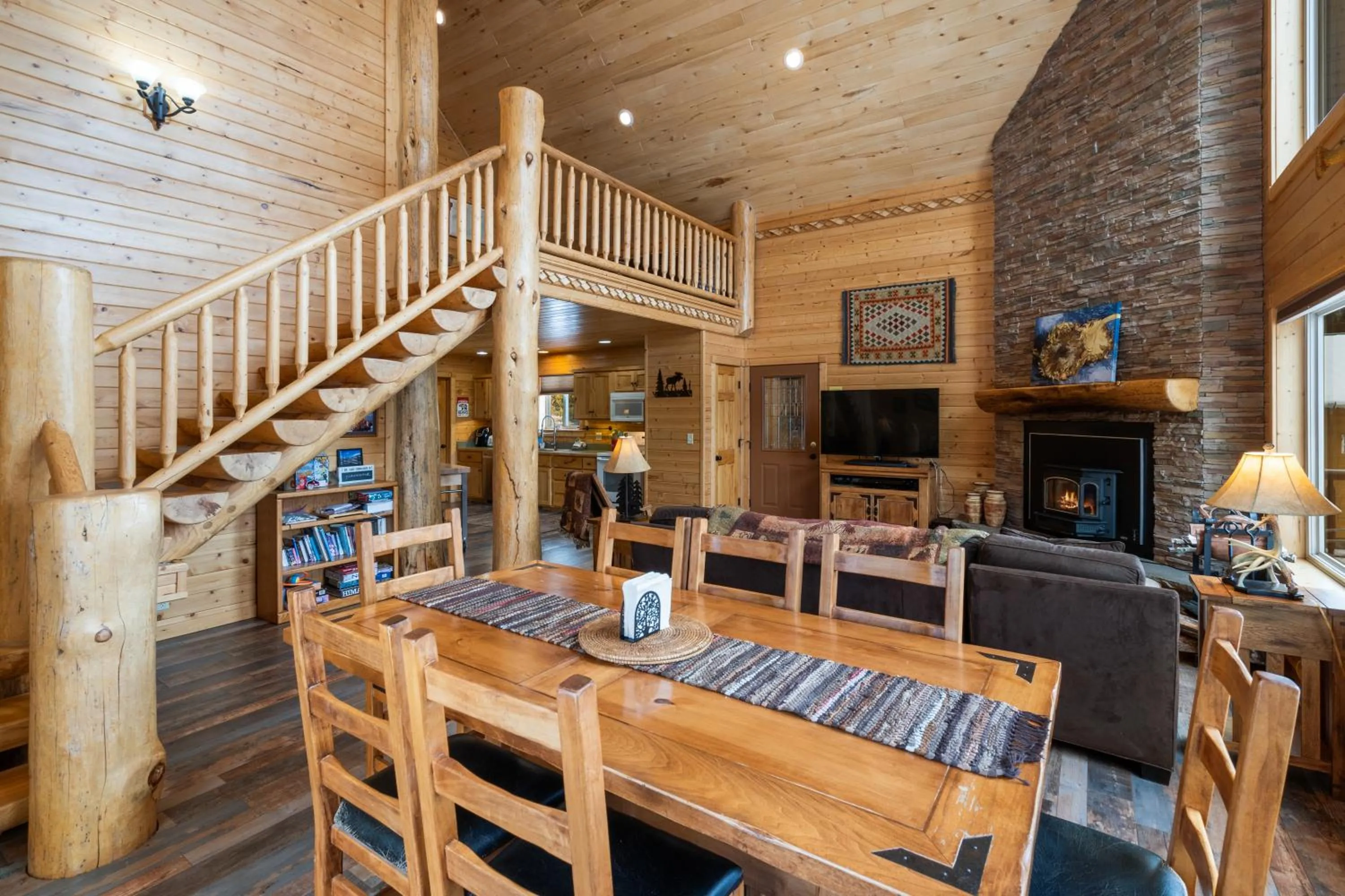 TV and multimedia in Mule Deer Cabin