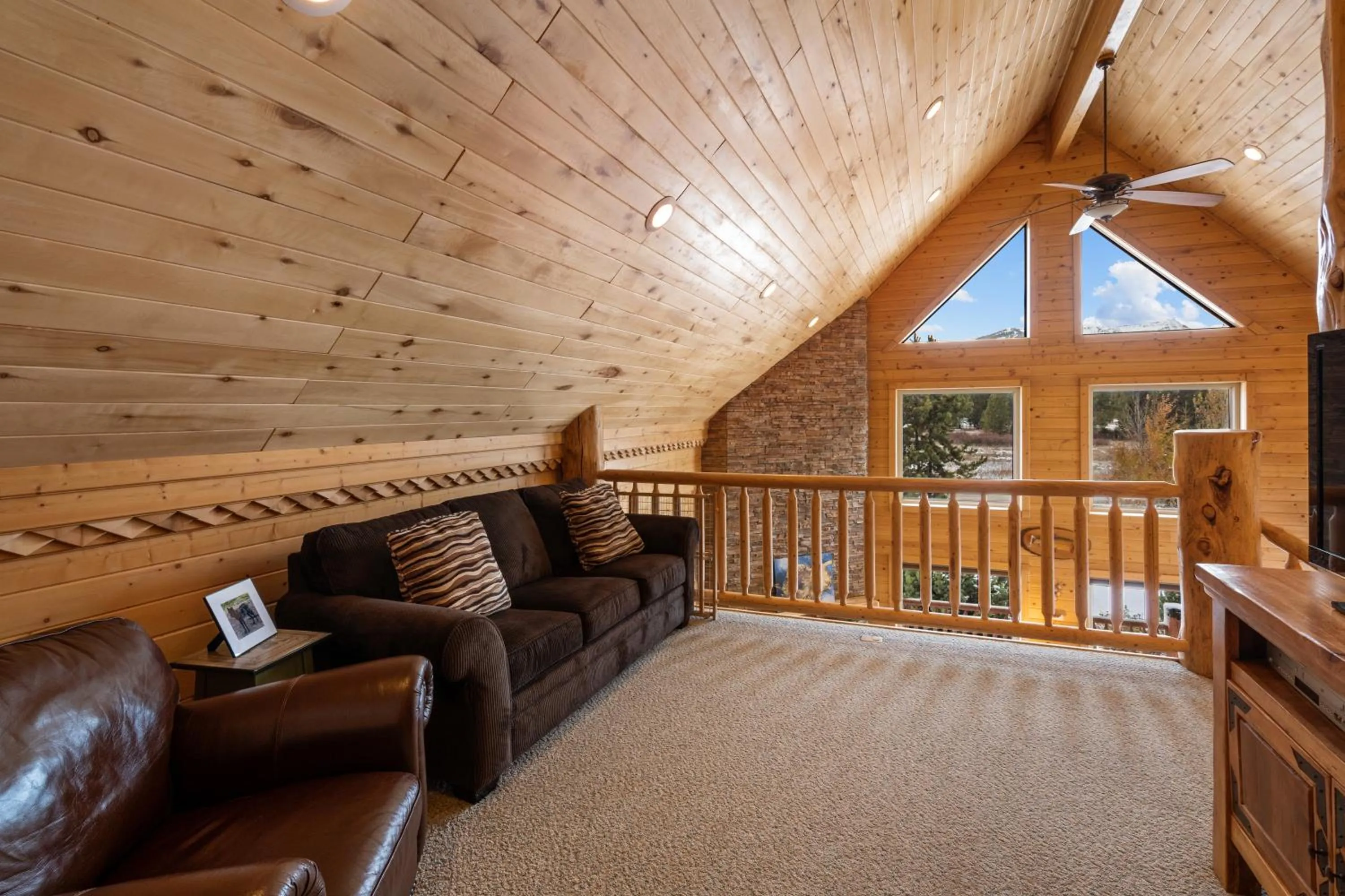Living room in Mule Deer Cabin