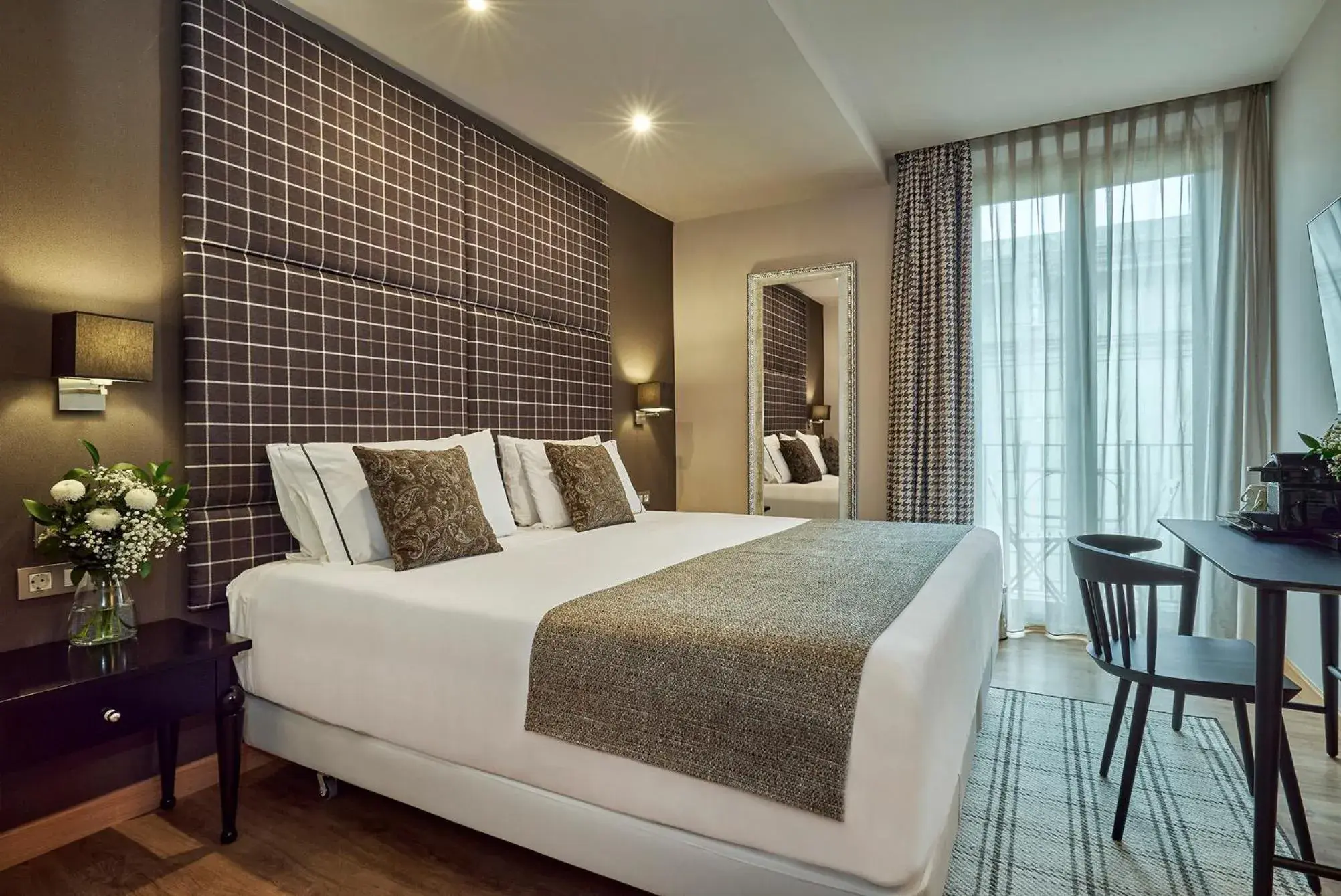 Superior Double or Twin Room in Hesperia Barcelona Barri Gòtic Superior Double or Twin Room in Hesperia Barcelona Barri Gòtic