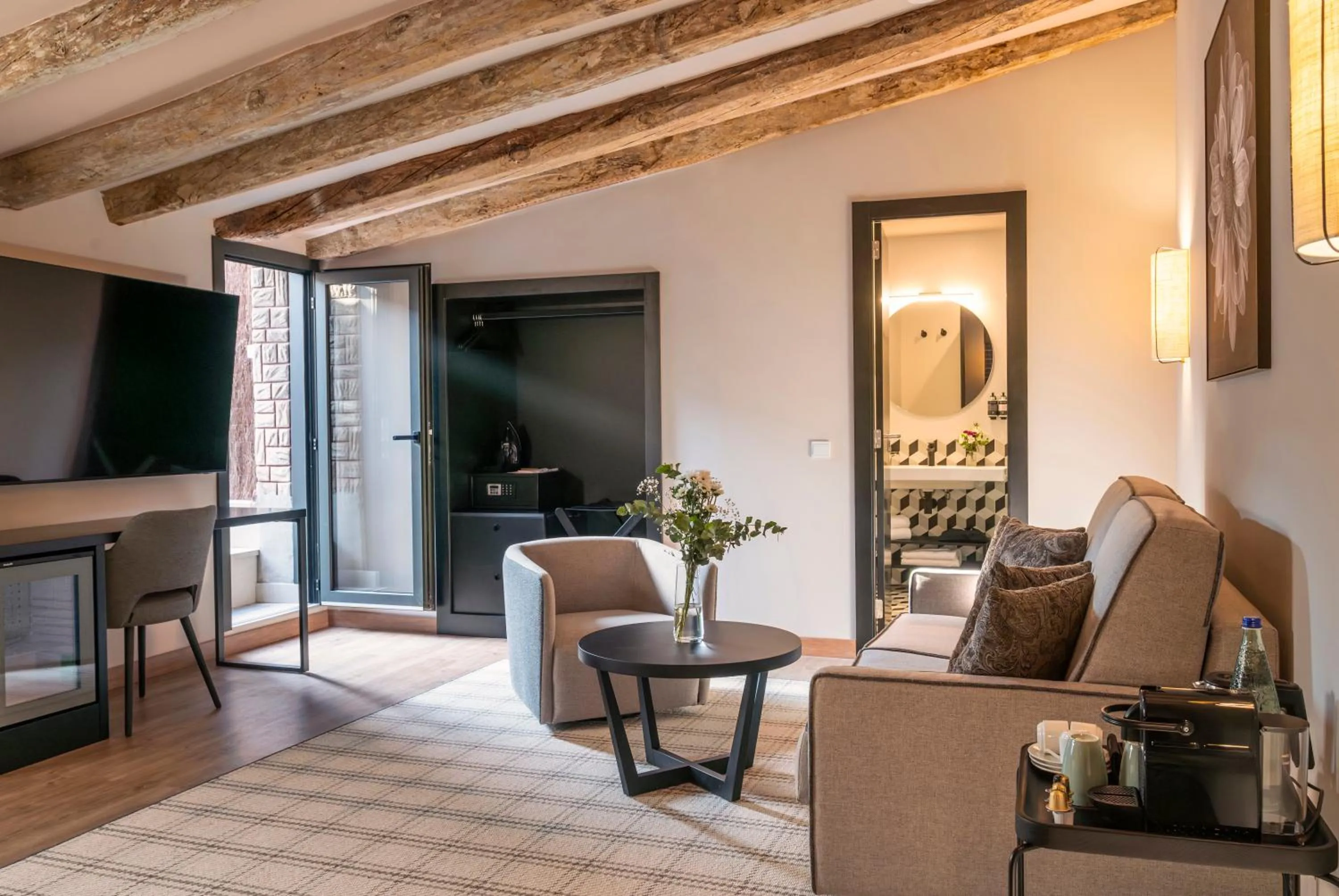 TV and multimedia in Hesperia Barcelona Barri Gòtic