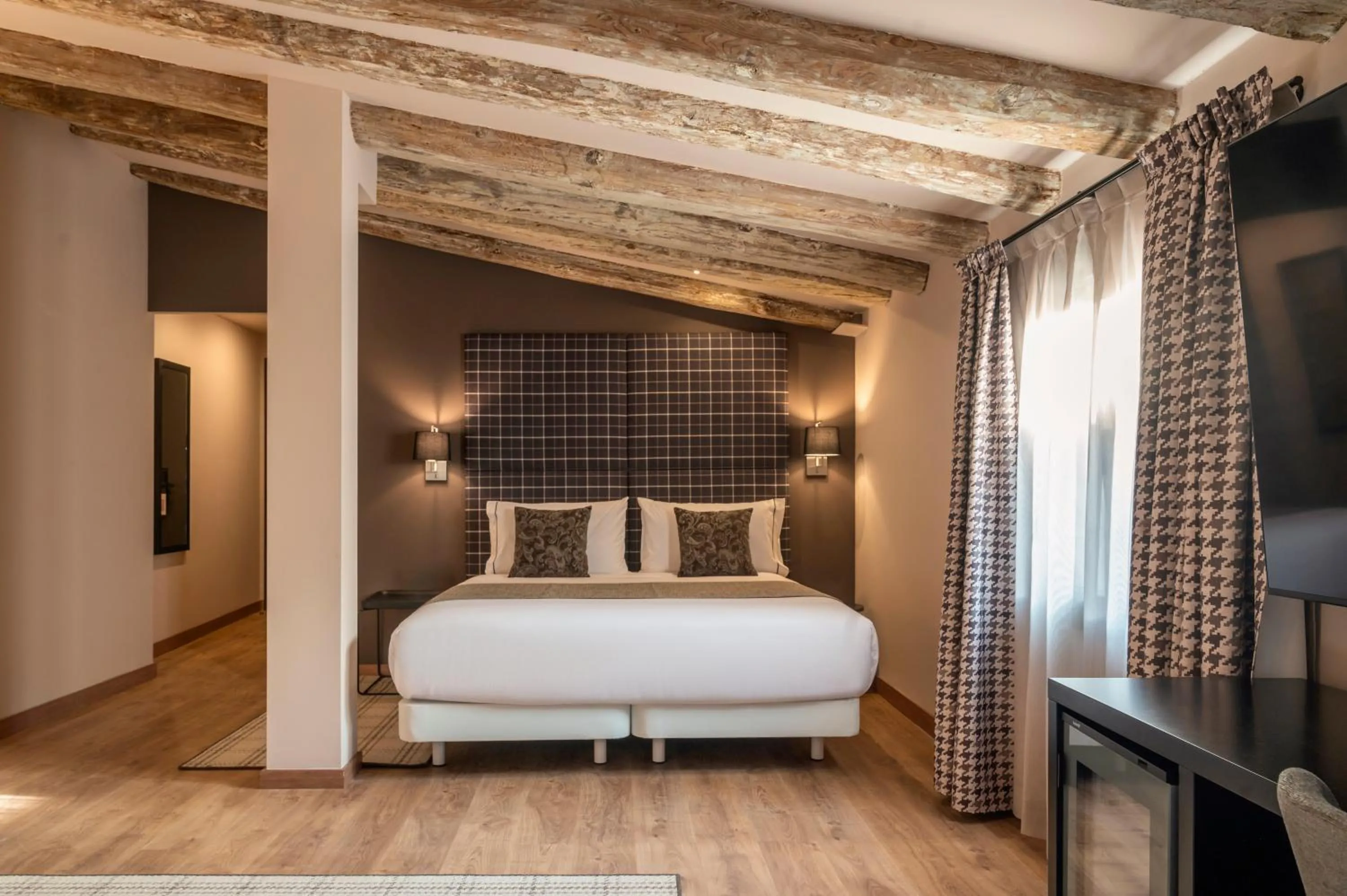 Bed in Hesperia Barcelona Barri Gòtic