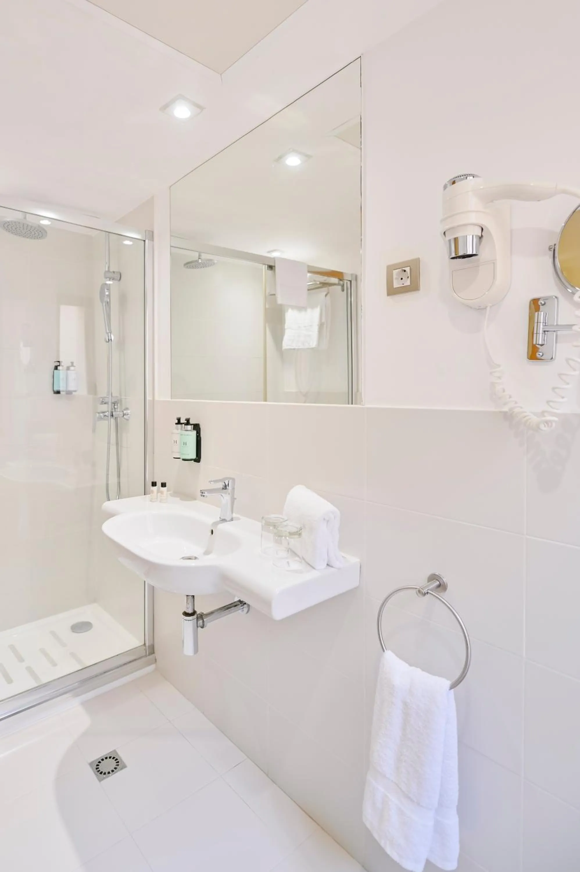 Bathroom in Hesperia Barcelona Barri Gòtic