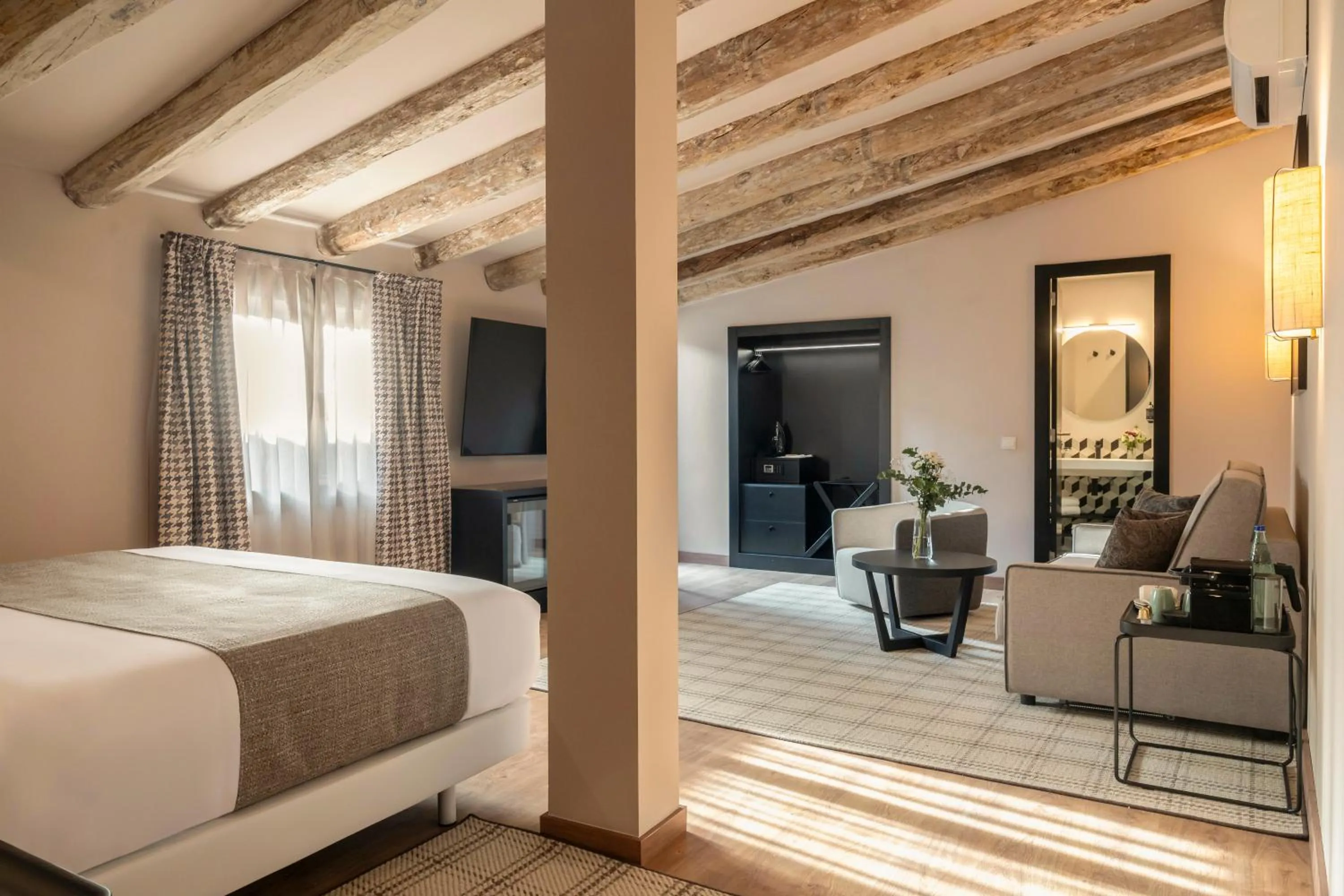 Bed in Hesperia Barcelona Barri Gòtic