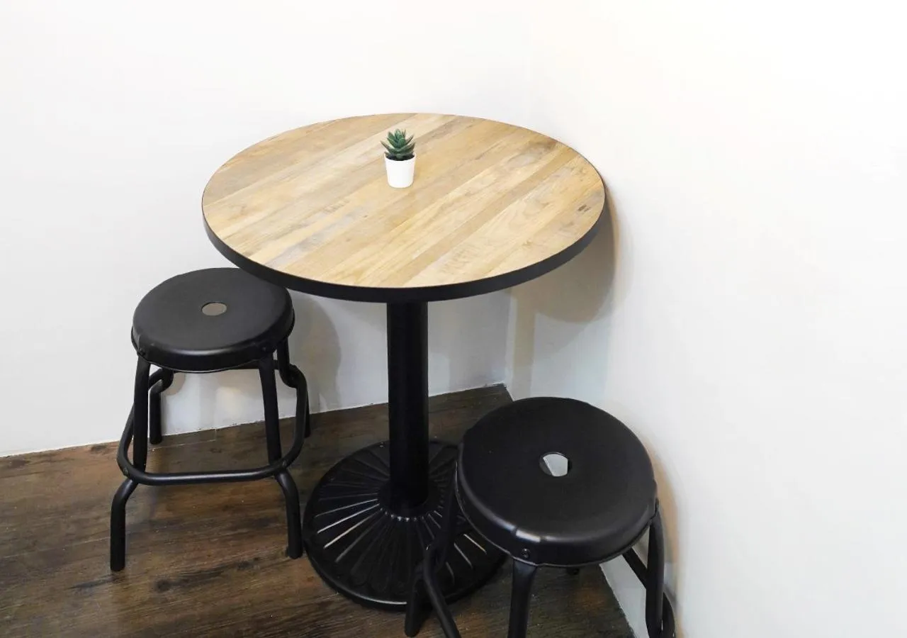 Dining area in mySTAY Hotel BGC North