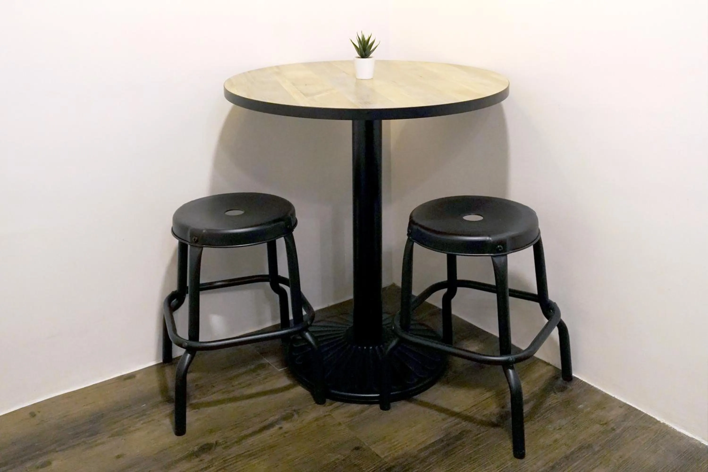 hair dresser in mySTAY Hotel BGC North