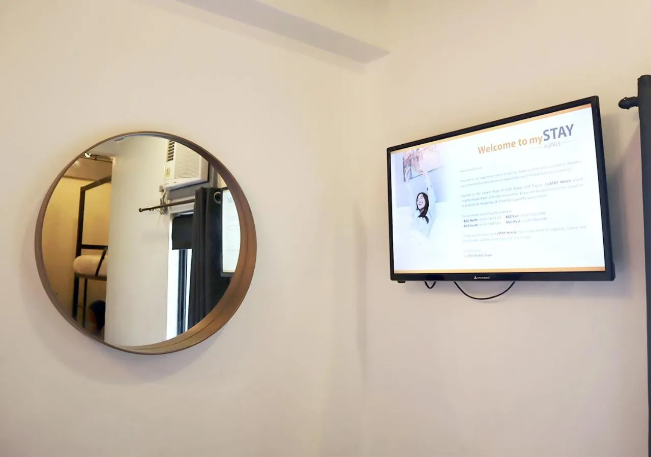TV and multimedia in mySTAY Hotel BGC North