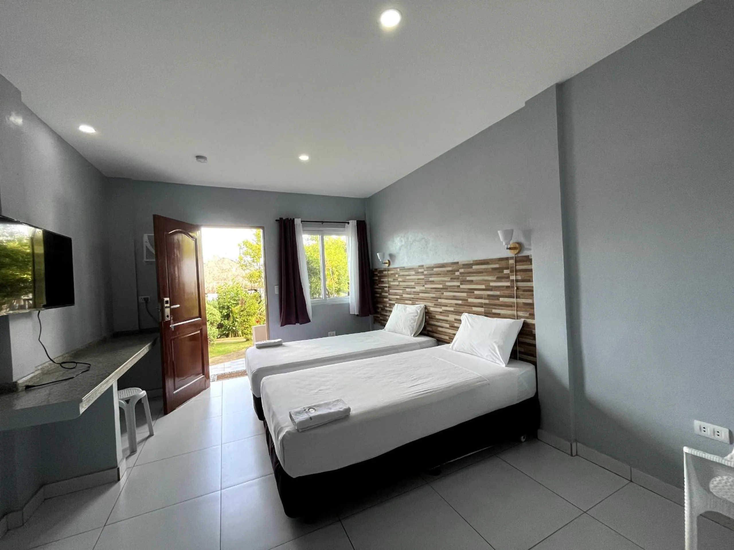 Bed in Ocean Bay Beach Resort