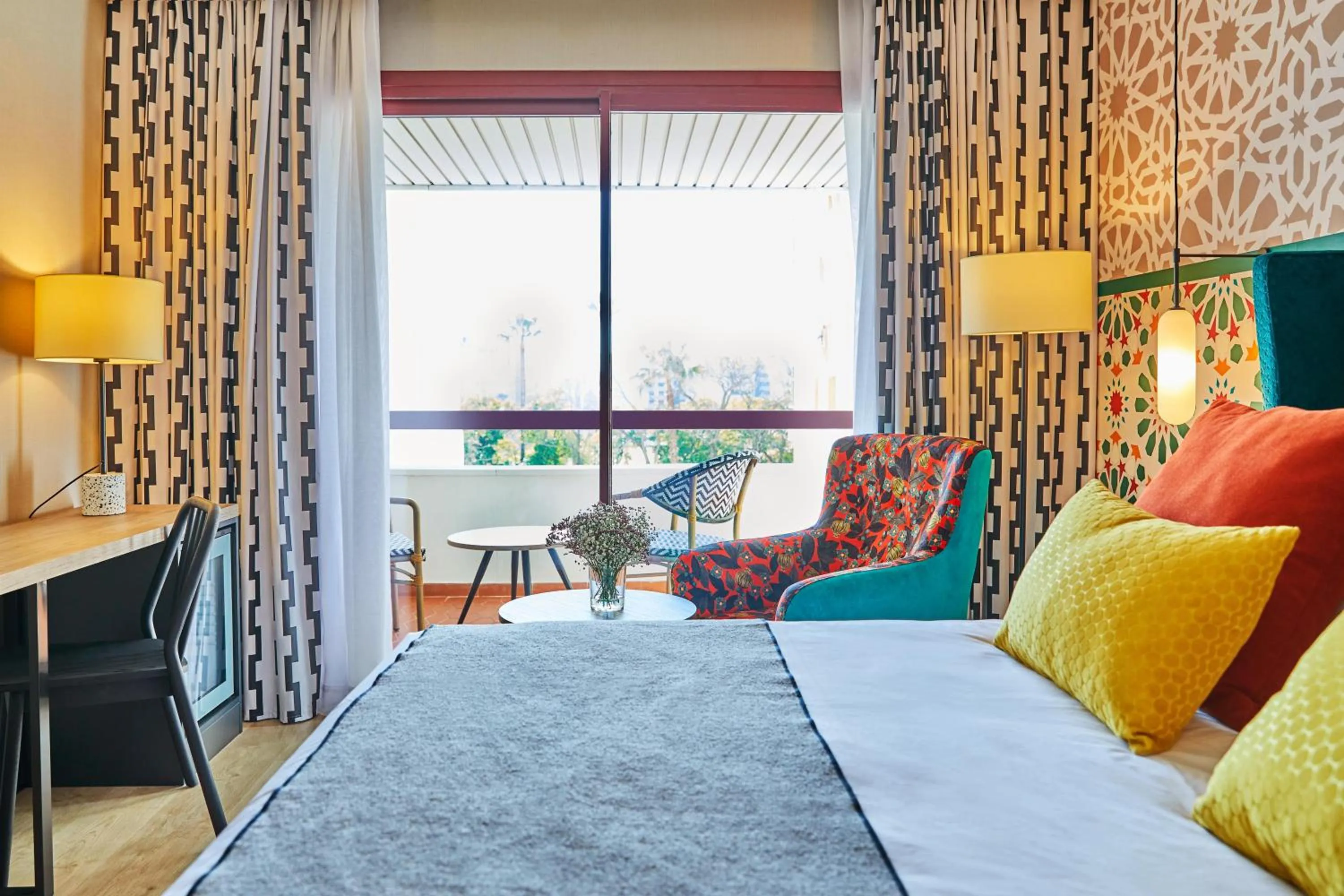 Photo of the whole room in Hesperia Sevilla