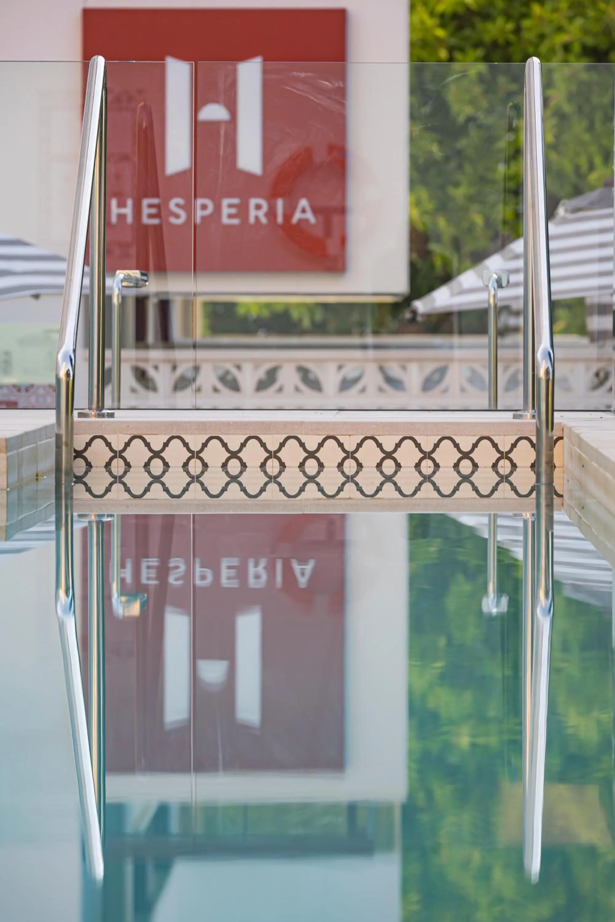 Swimming pool in Hesperia Sevilla