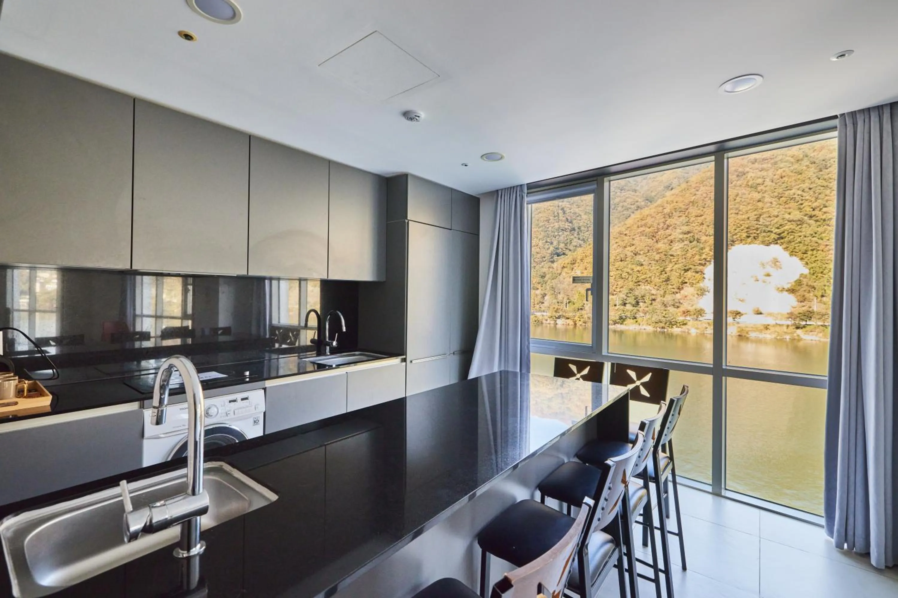 Living room in YJ Hotel