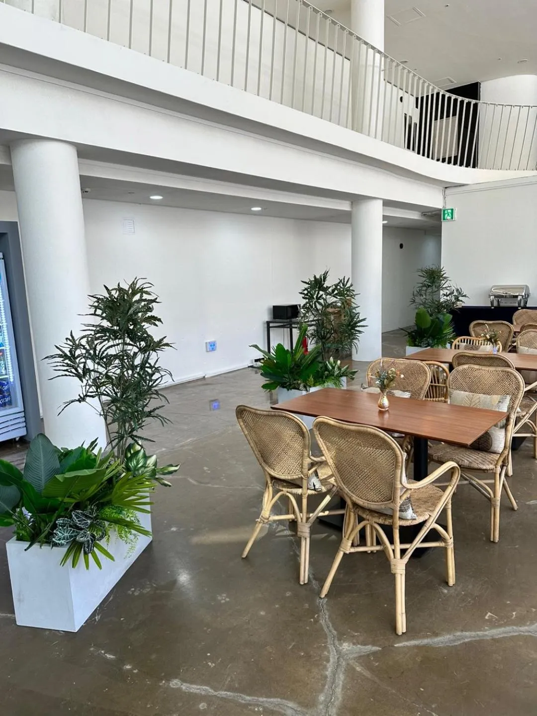 Restaurant/places to eat in YJ Hotel