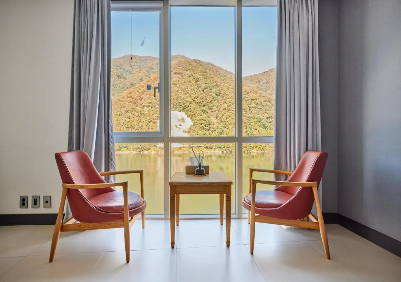 Living room in YJ Hotel