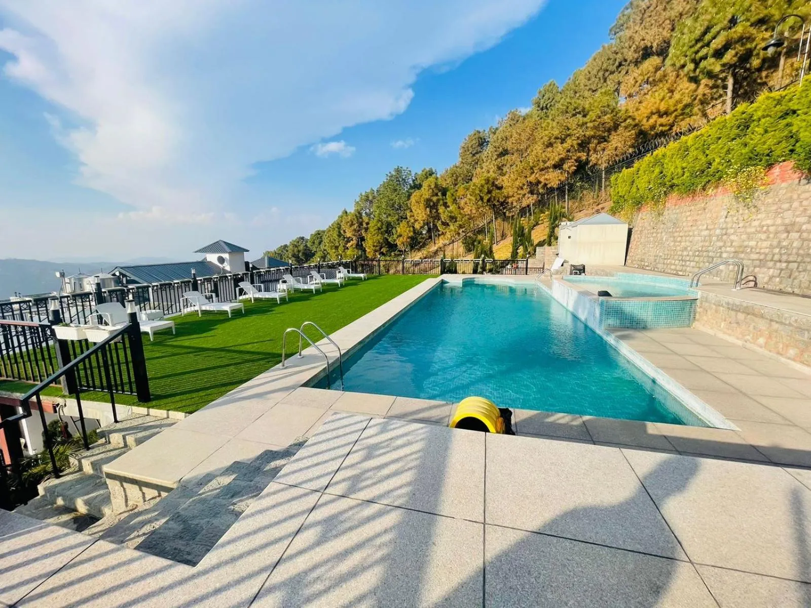 Swimming pool in Rosetum Kasauli