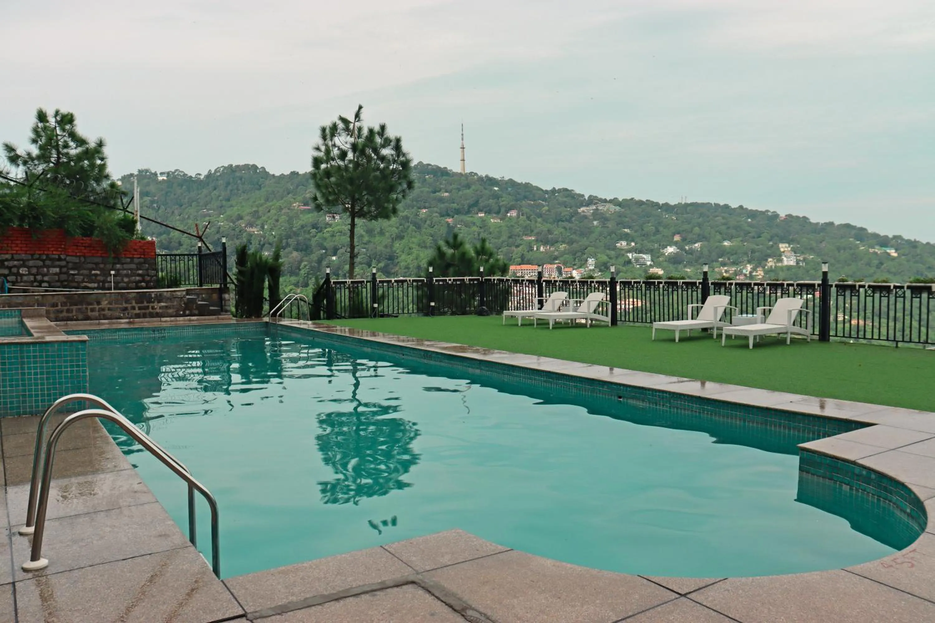 Swimming pool in Rosetum Kasauli