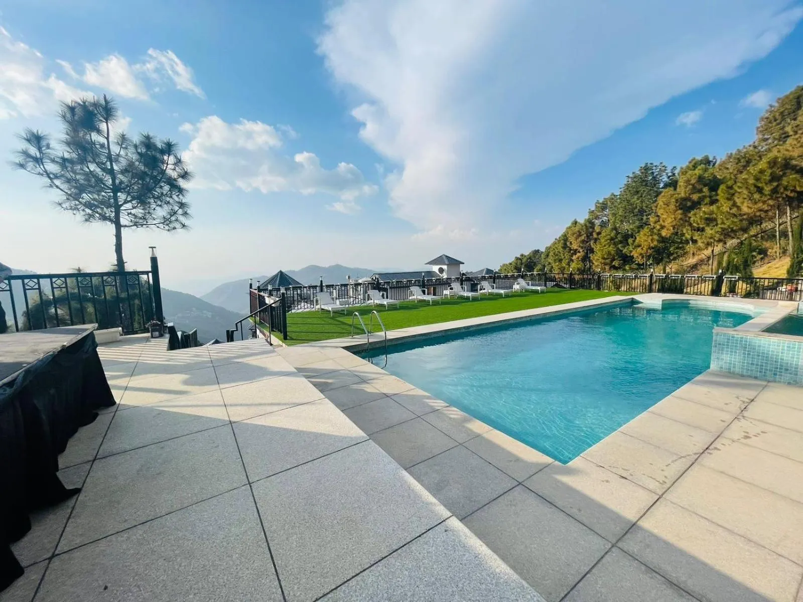 Swimming pool in Rosetum Kasauli