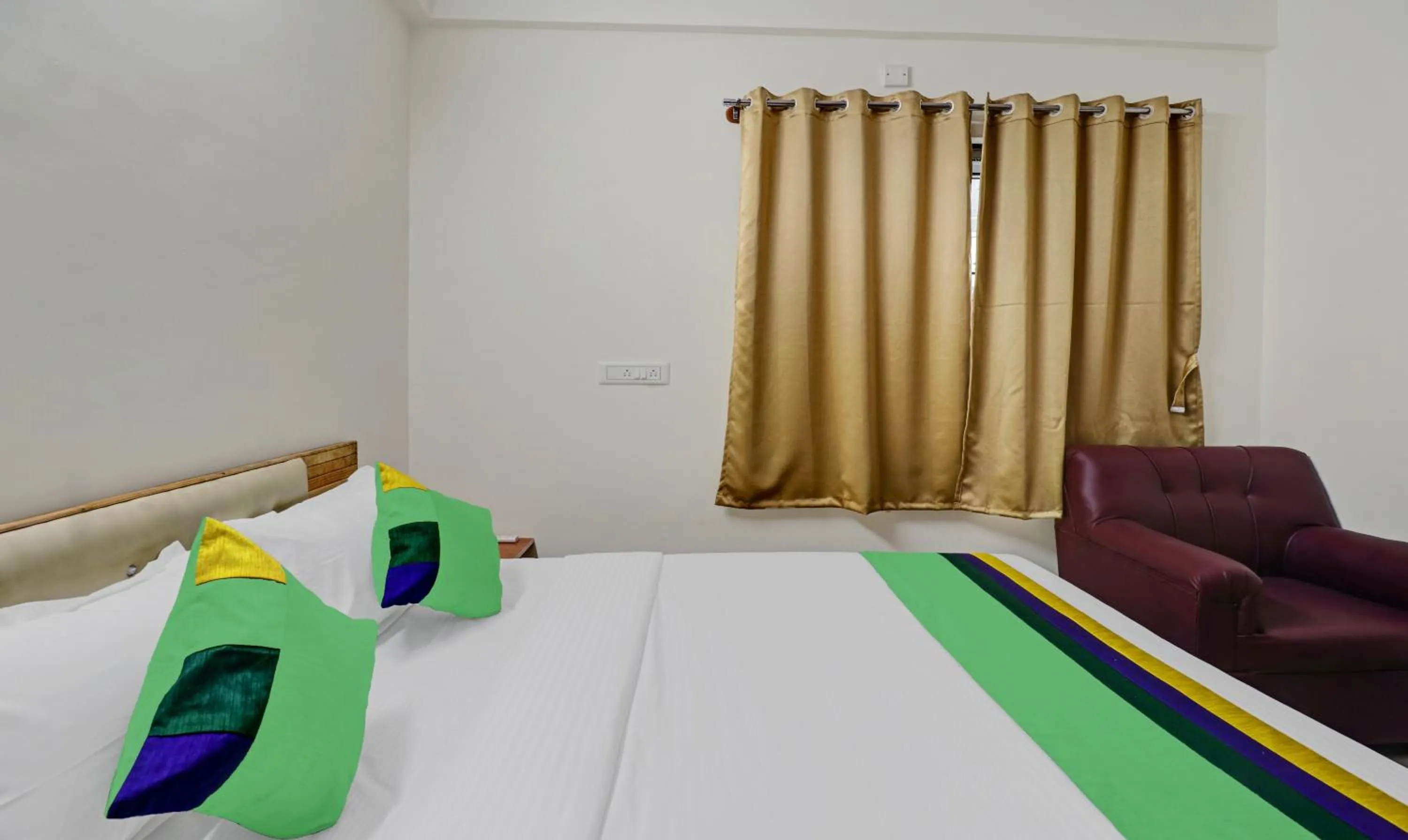 Bedroom, Bed in Treebo SLN Heritage