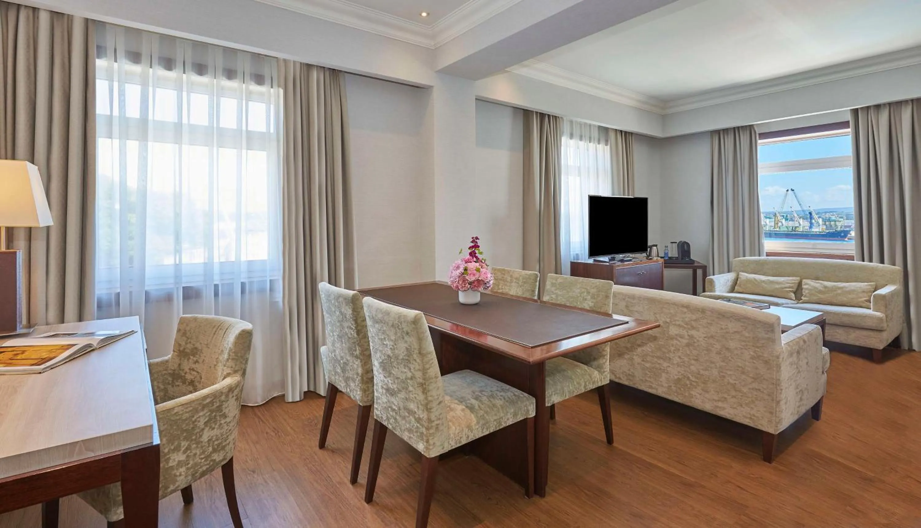 Photo of the whole room in NH Collection A Coruña Finisterre