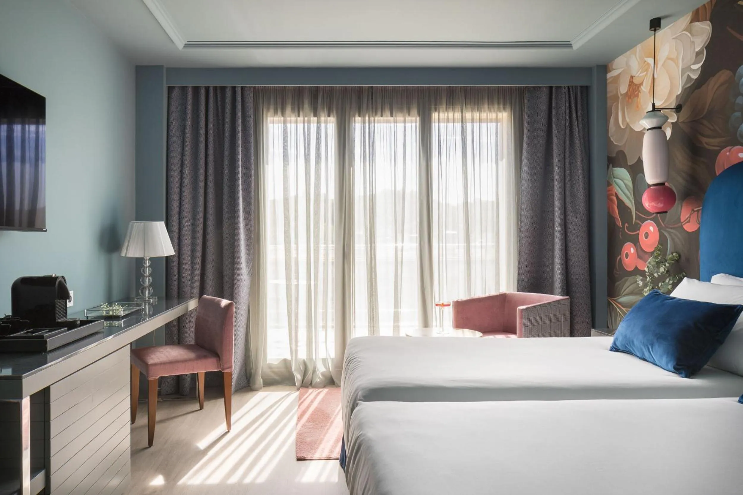 Photo of the whole room, Bed in Hotel Antik San Sebastián