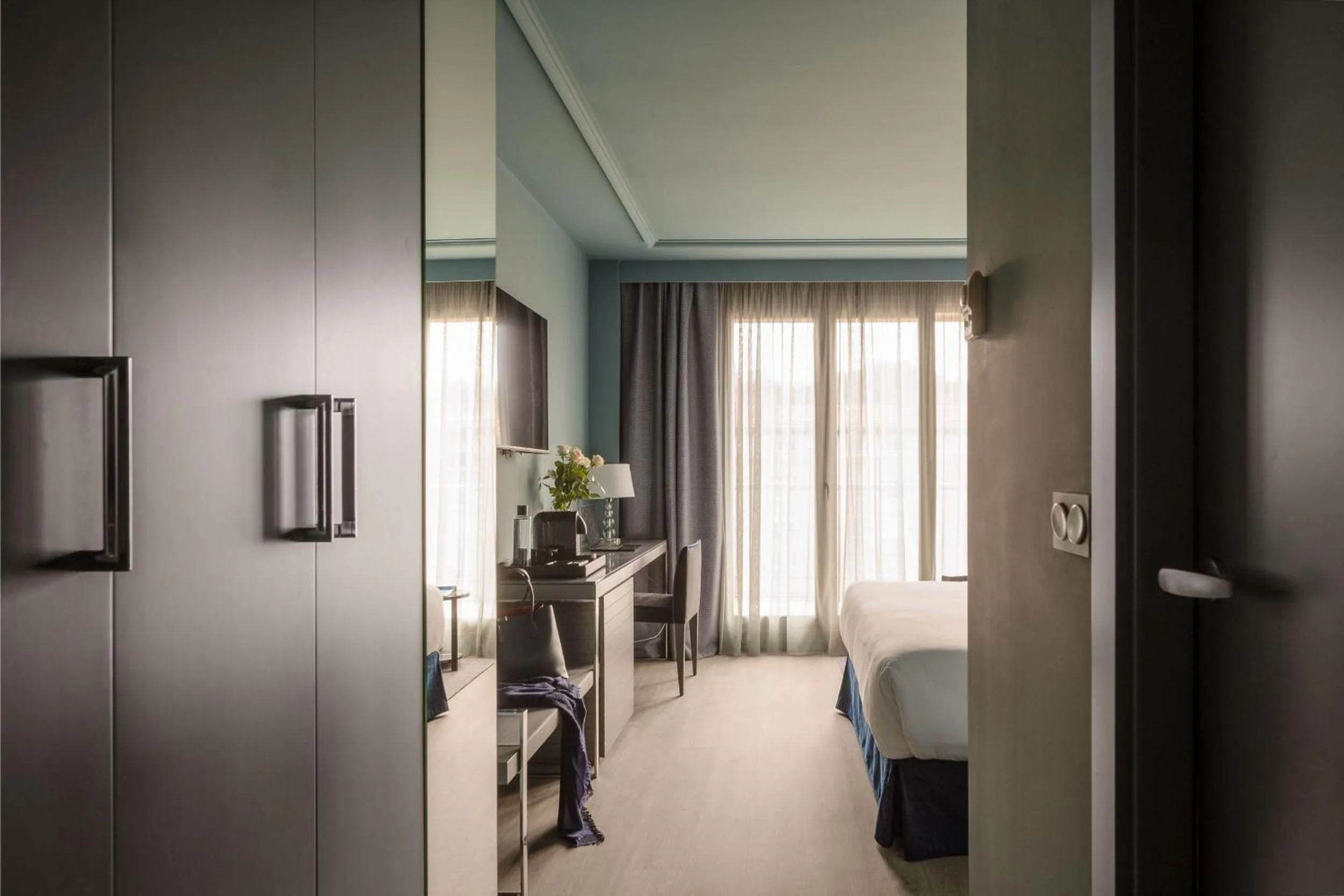 Photo of the whole room, Bed in Hotel Antik San Sebastián