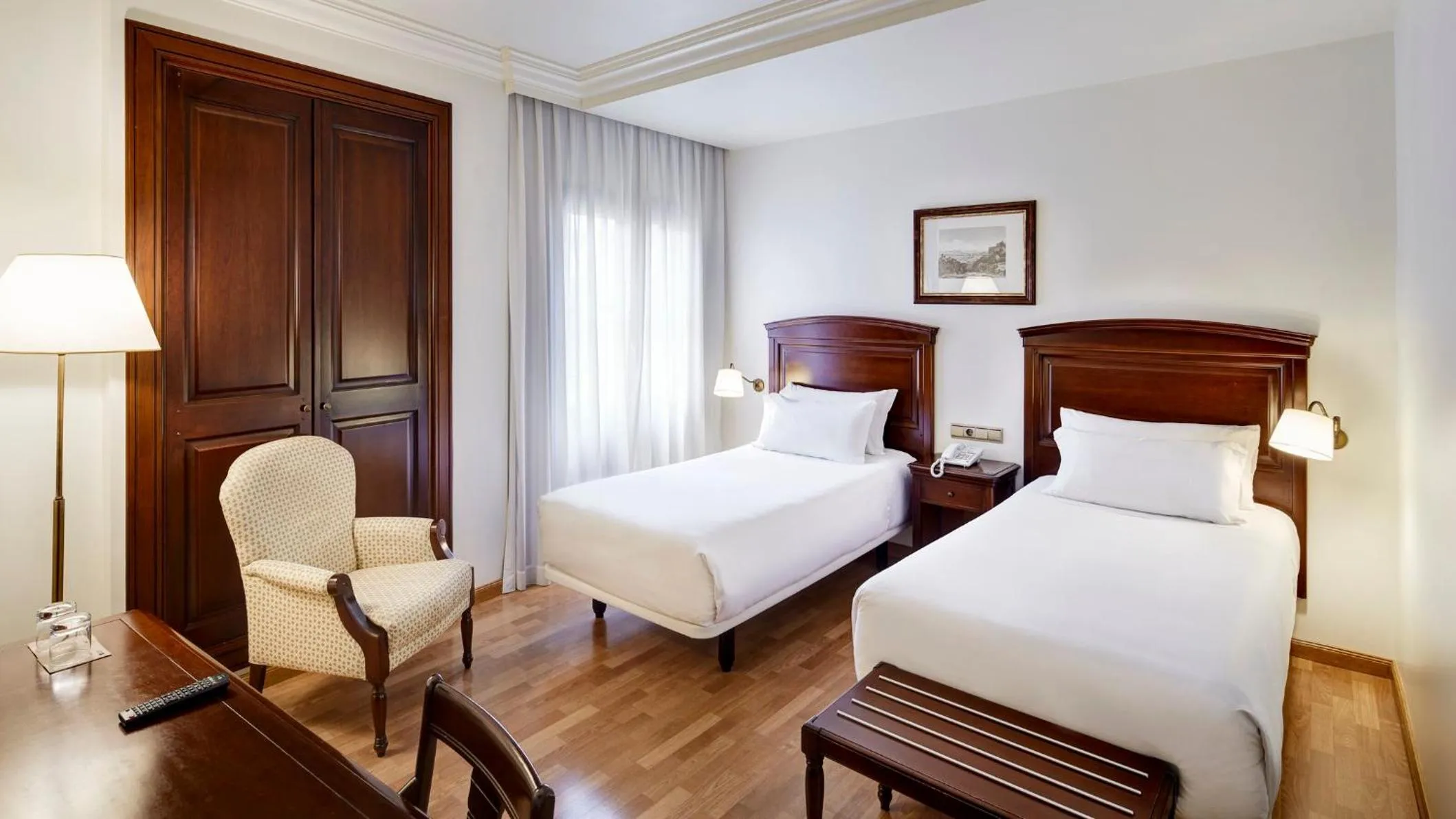 Photo of the whole room, Bed in Sercotel Palacio de los Gamboa