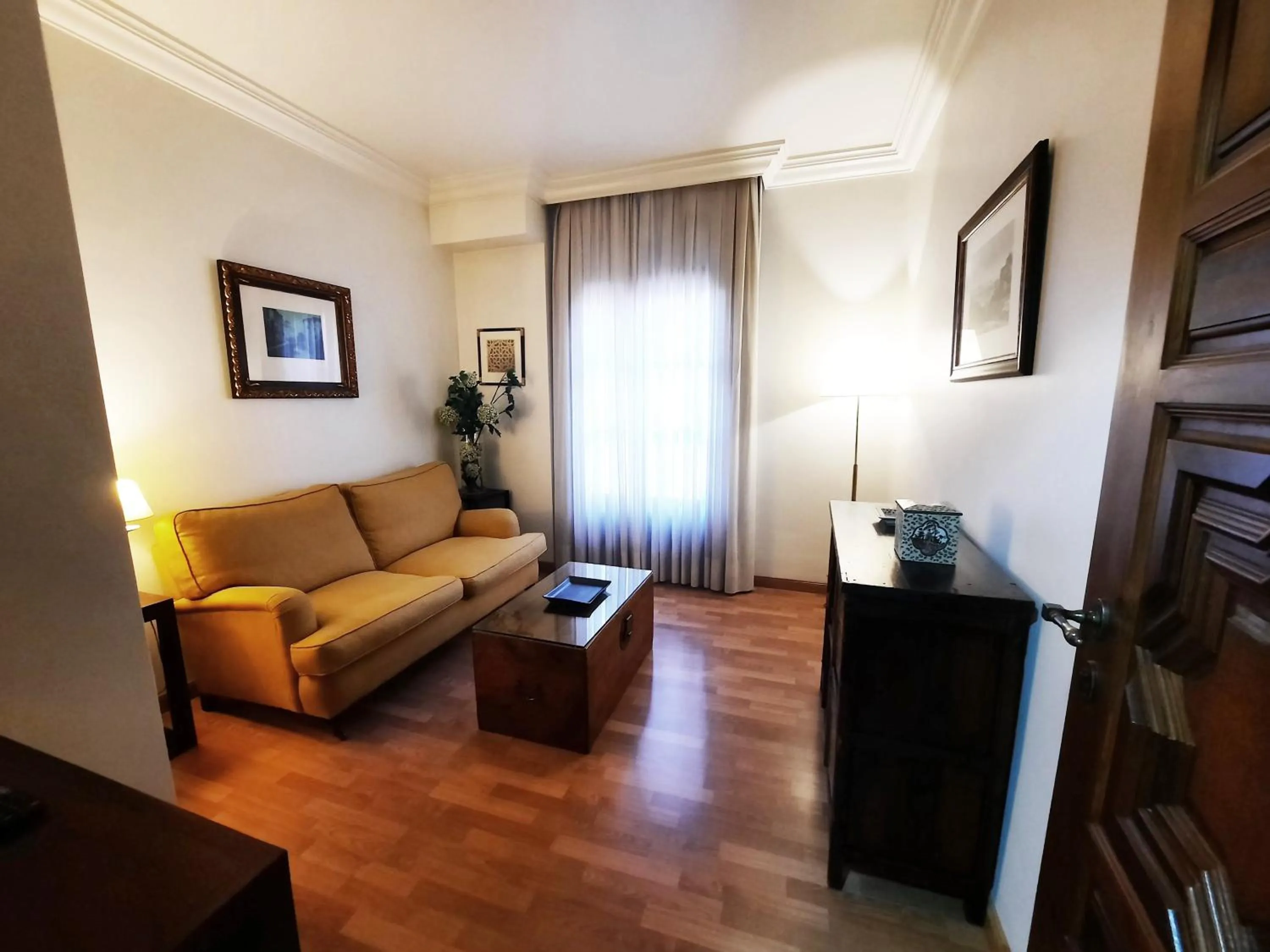 Photo of the whole room in Sercotel Palacio de los Gamboa