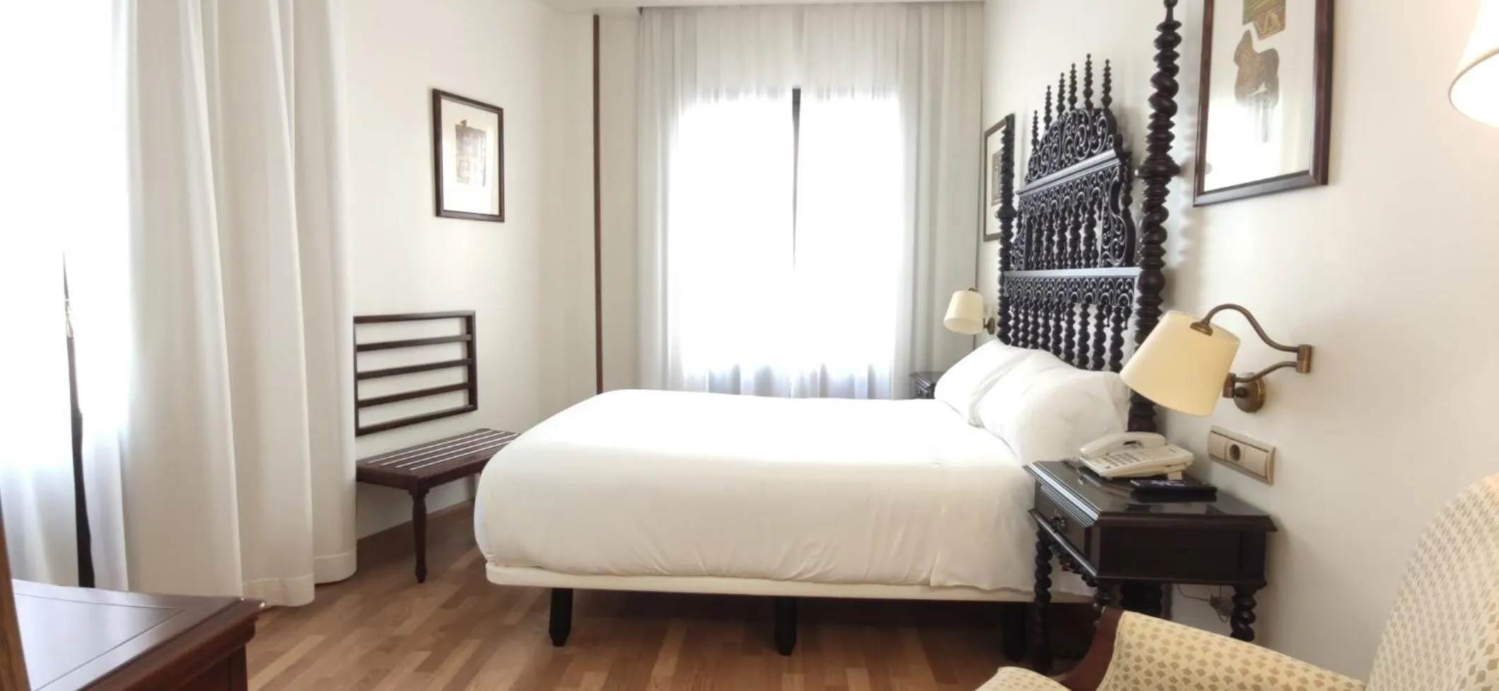 Photo of the whole room, Bed in Sercotel Palacio de los Gamboa