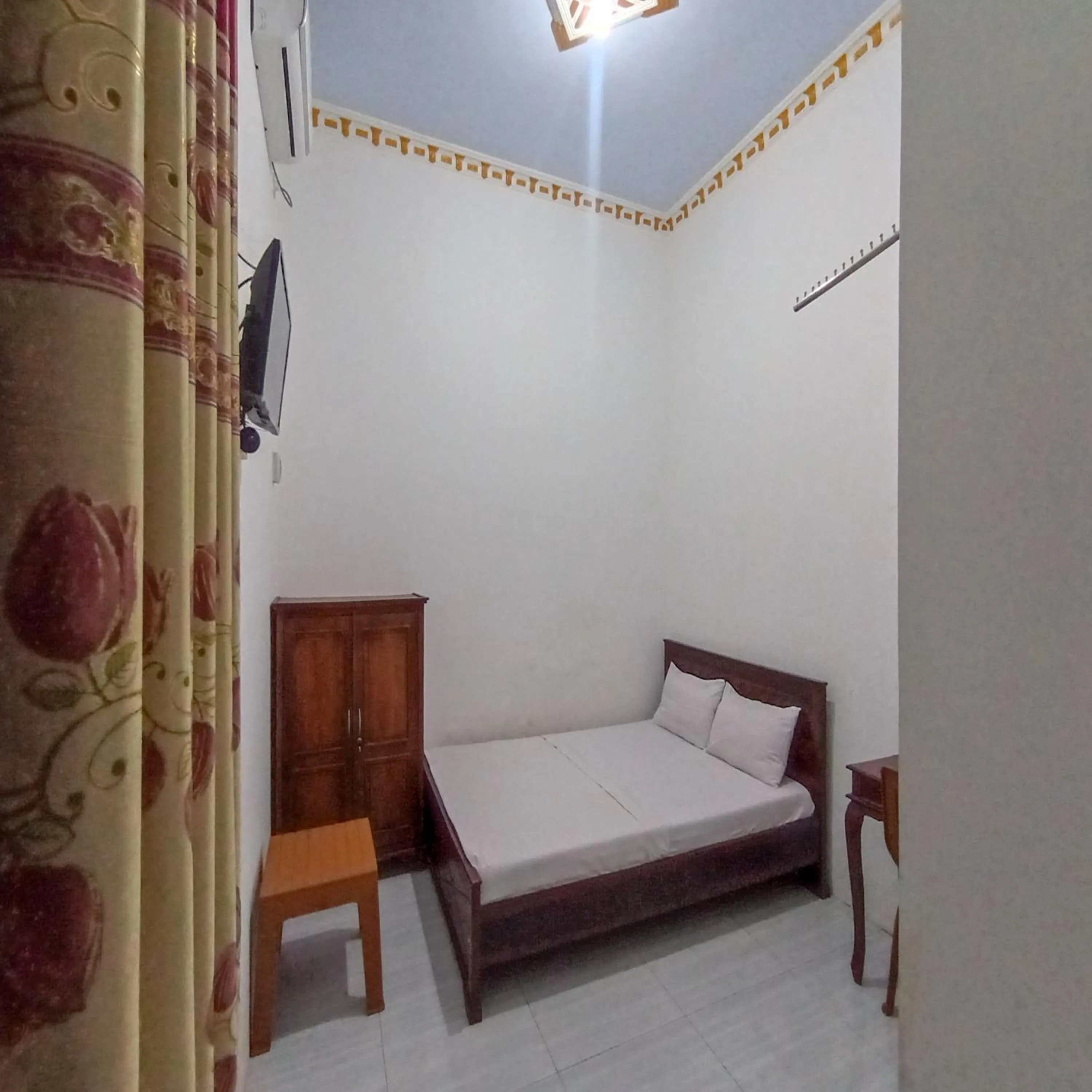 Bedroom, Bed in Hotel Grand New Si Jago Mitra RedDoorz