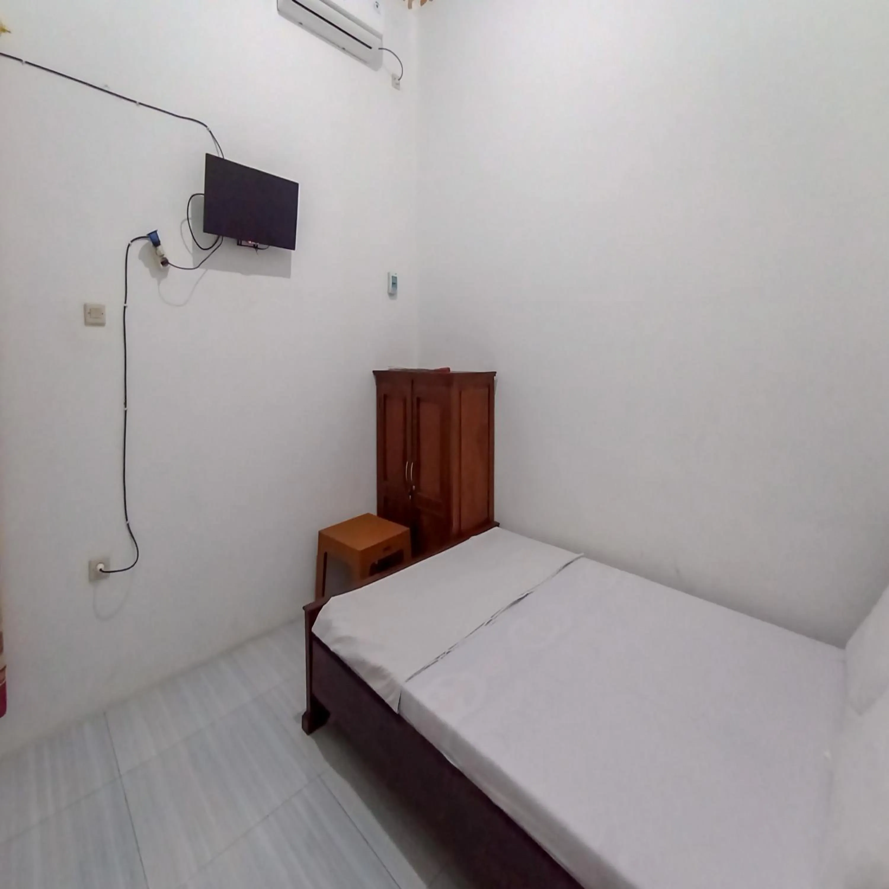 Bedroom, Bed in Hotel Grand New Si Jago Mitra RedDoorz