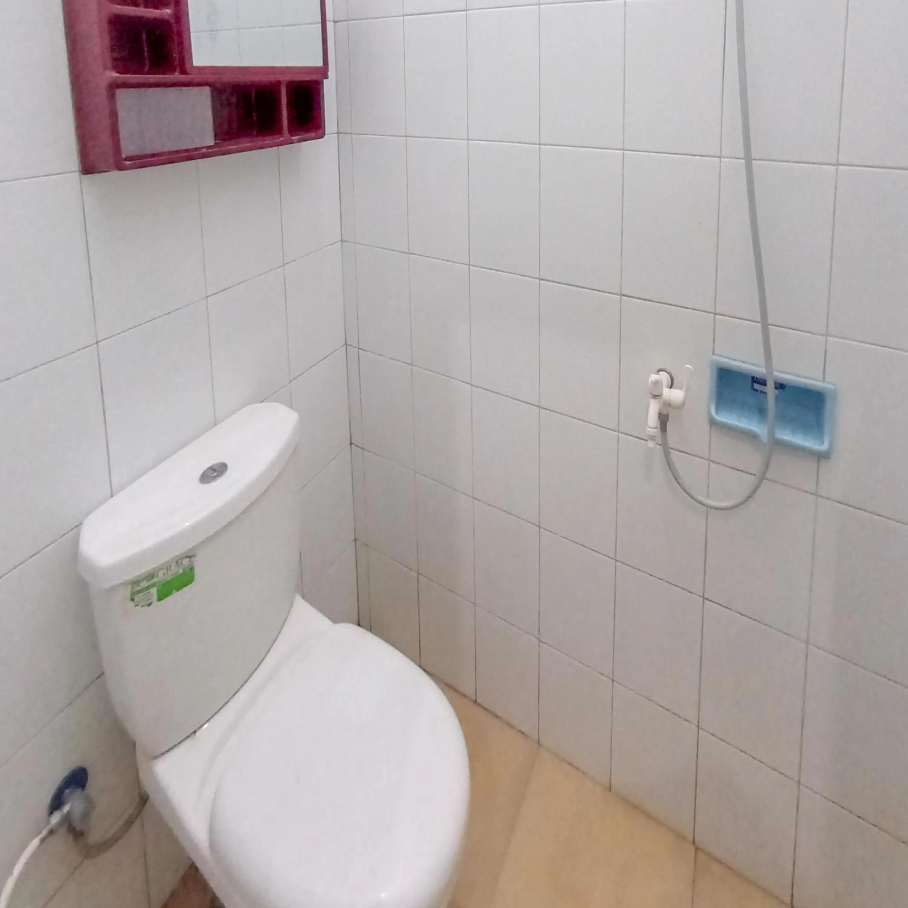 Bathroom in Hotel Grand New Si Jago Mitra RedDoorz