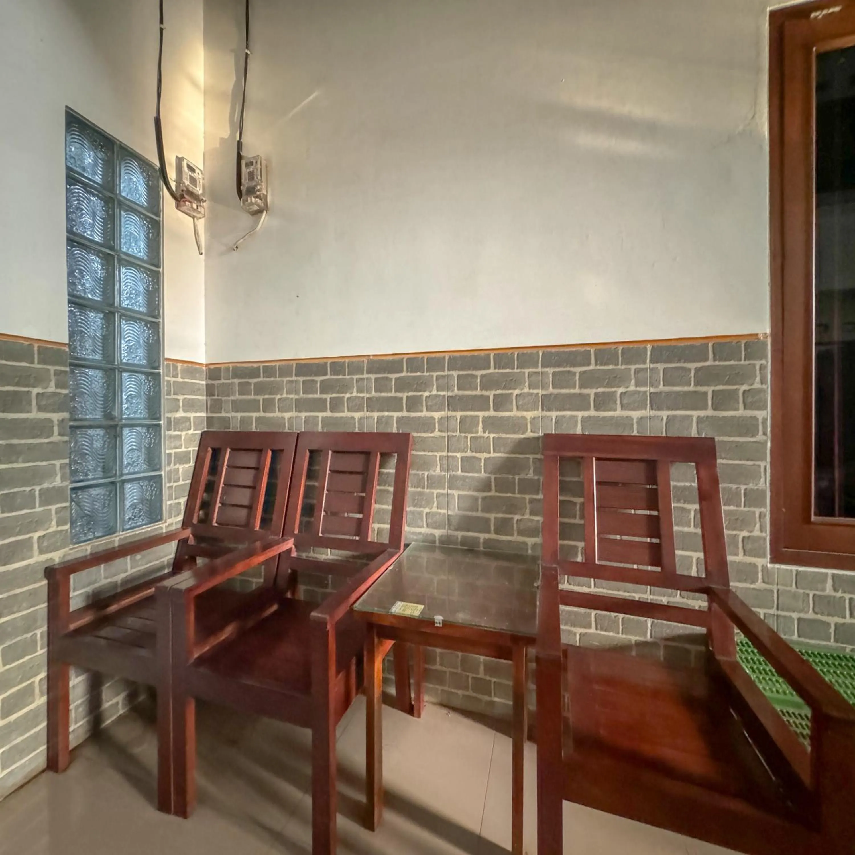 Seating area in Hotel Grand New Si Jago Mitra RedDoorz