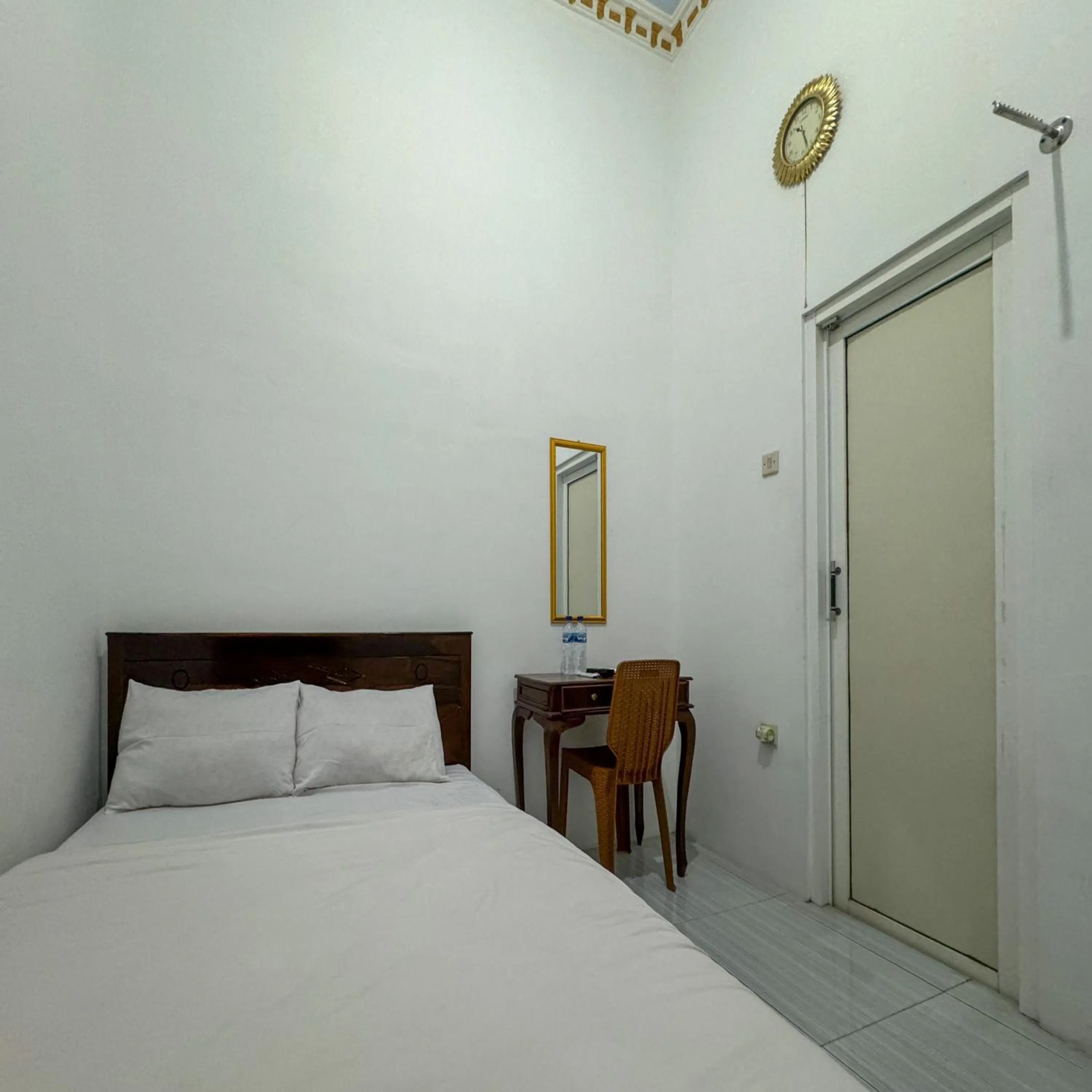 Bedroom, Bed in Hotel Grand New Si Jago Mitra RedDoorz