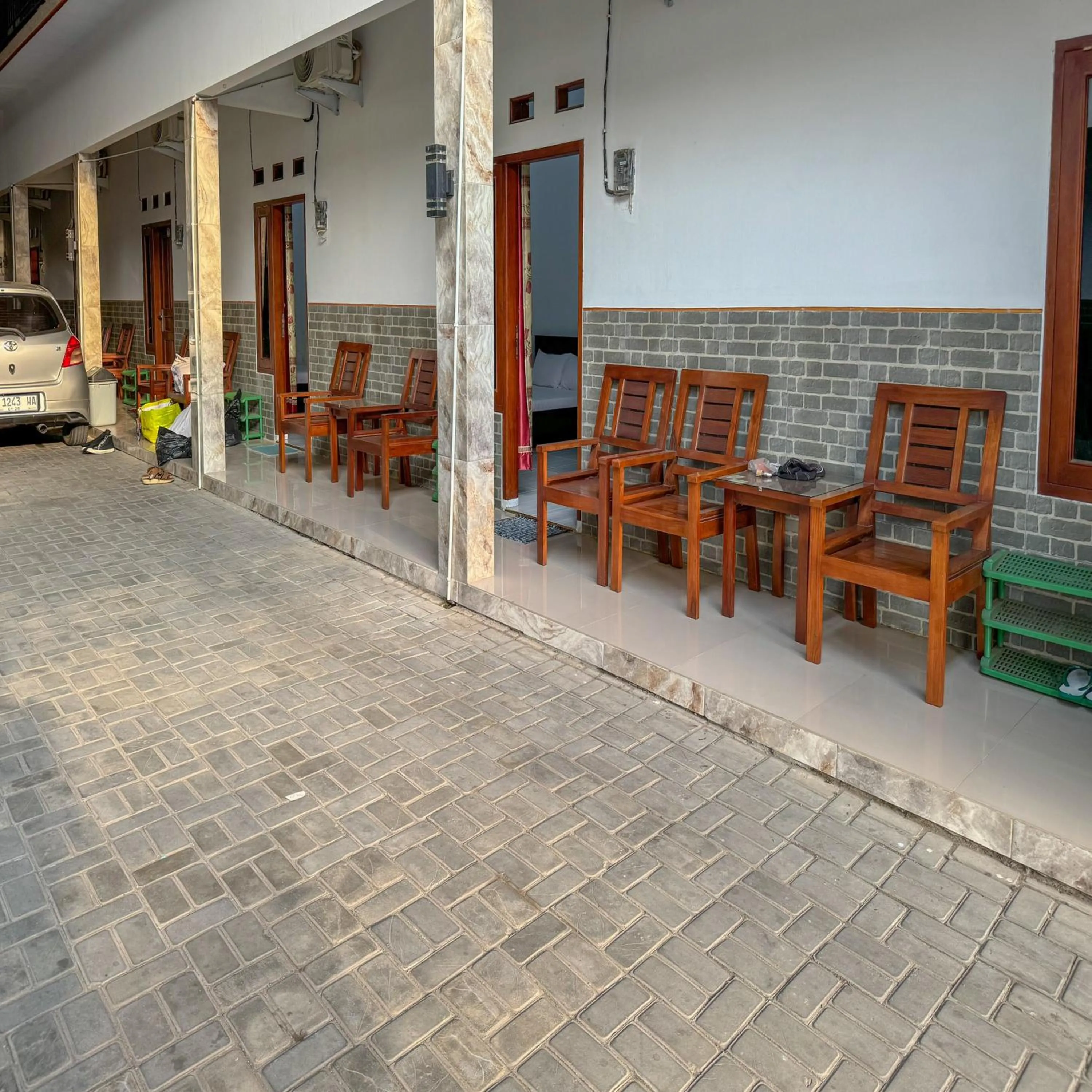 Seating area in Hotel Grand New Si Jago Mitra RedDoorz