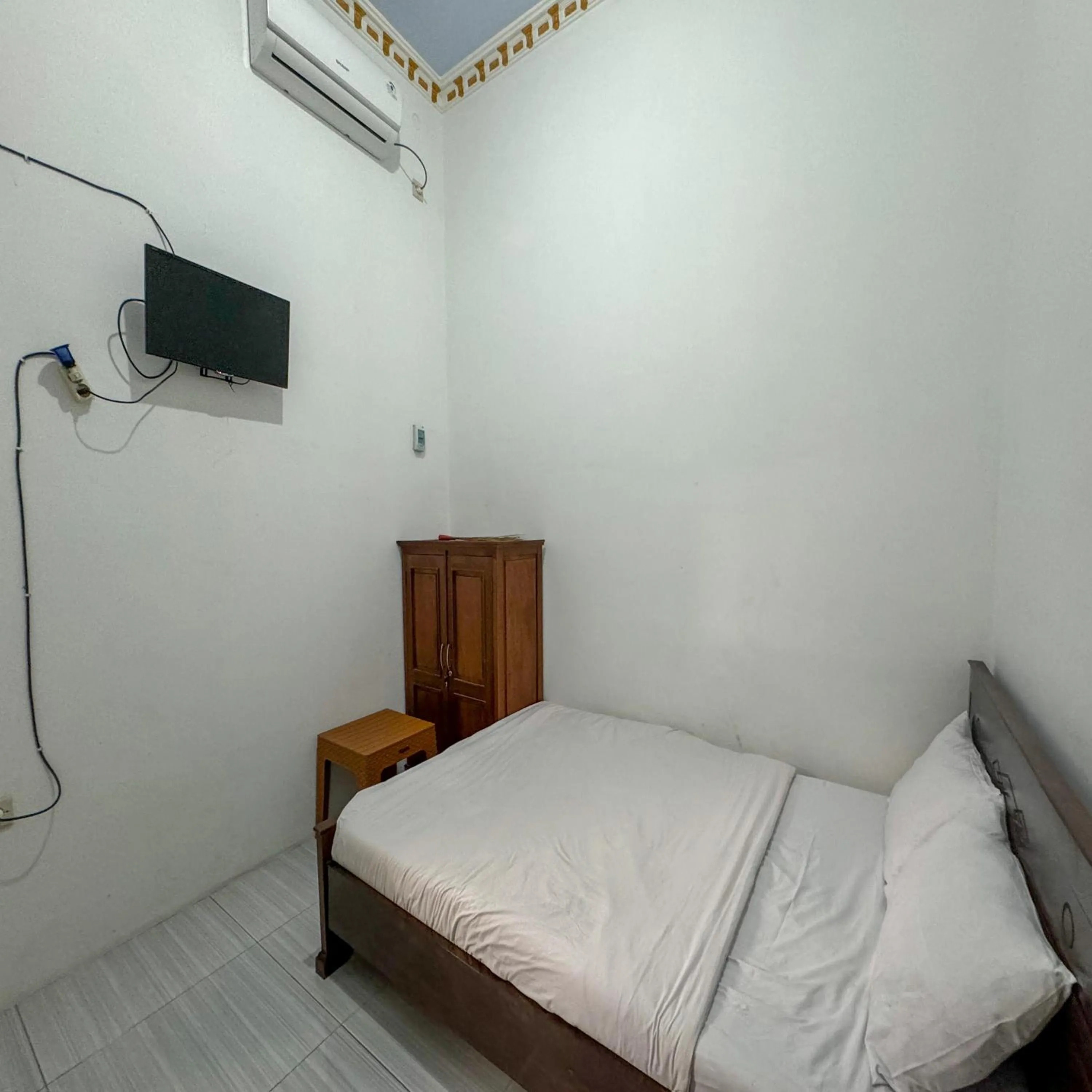 Bedroom, Bed in Hotel Grand New Si Jago Mitra RedDoorz