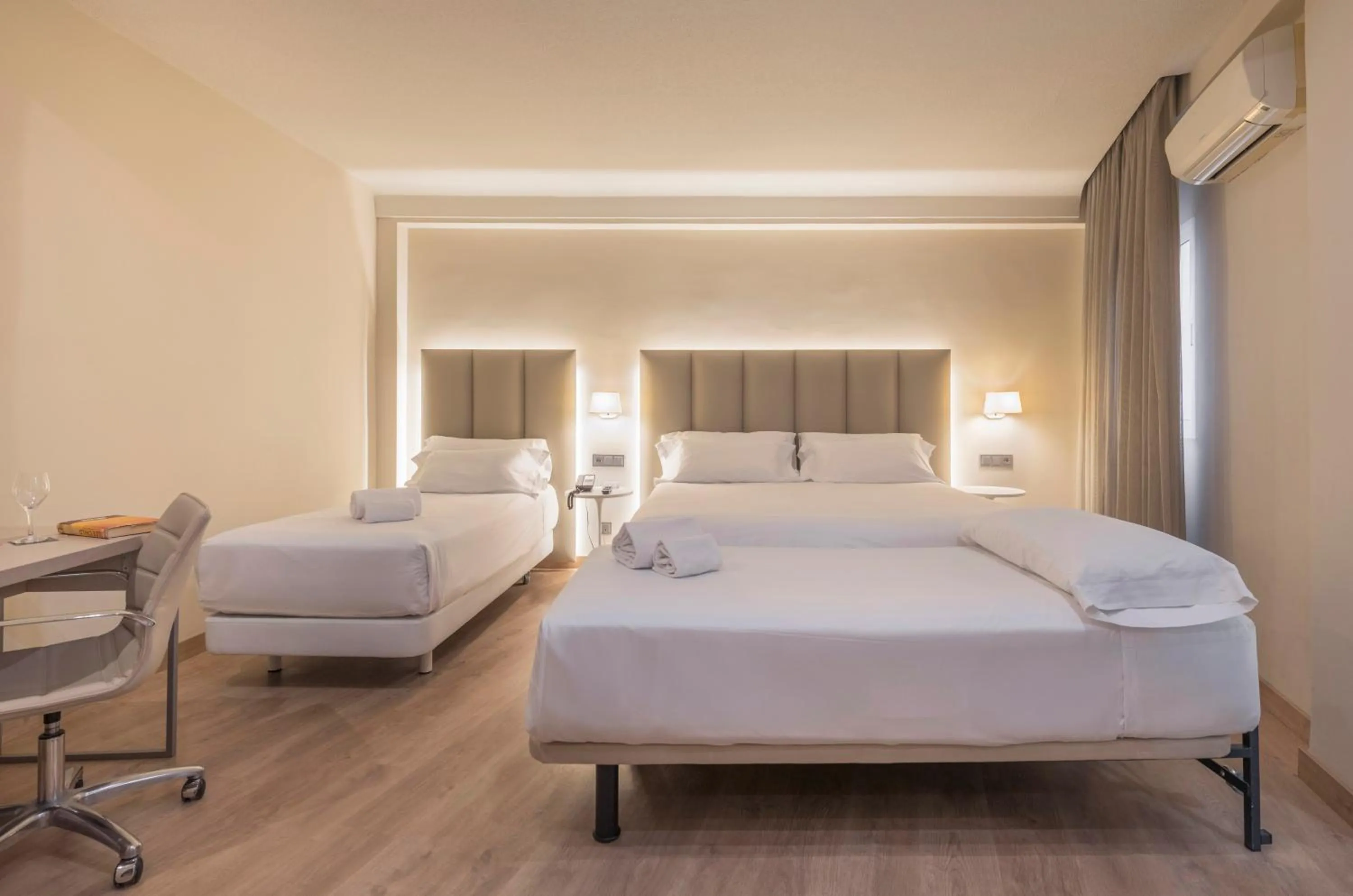 Bed in Hesperia Murcia Centro