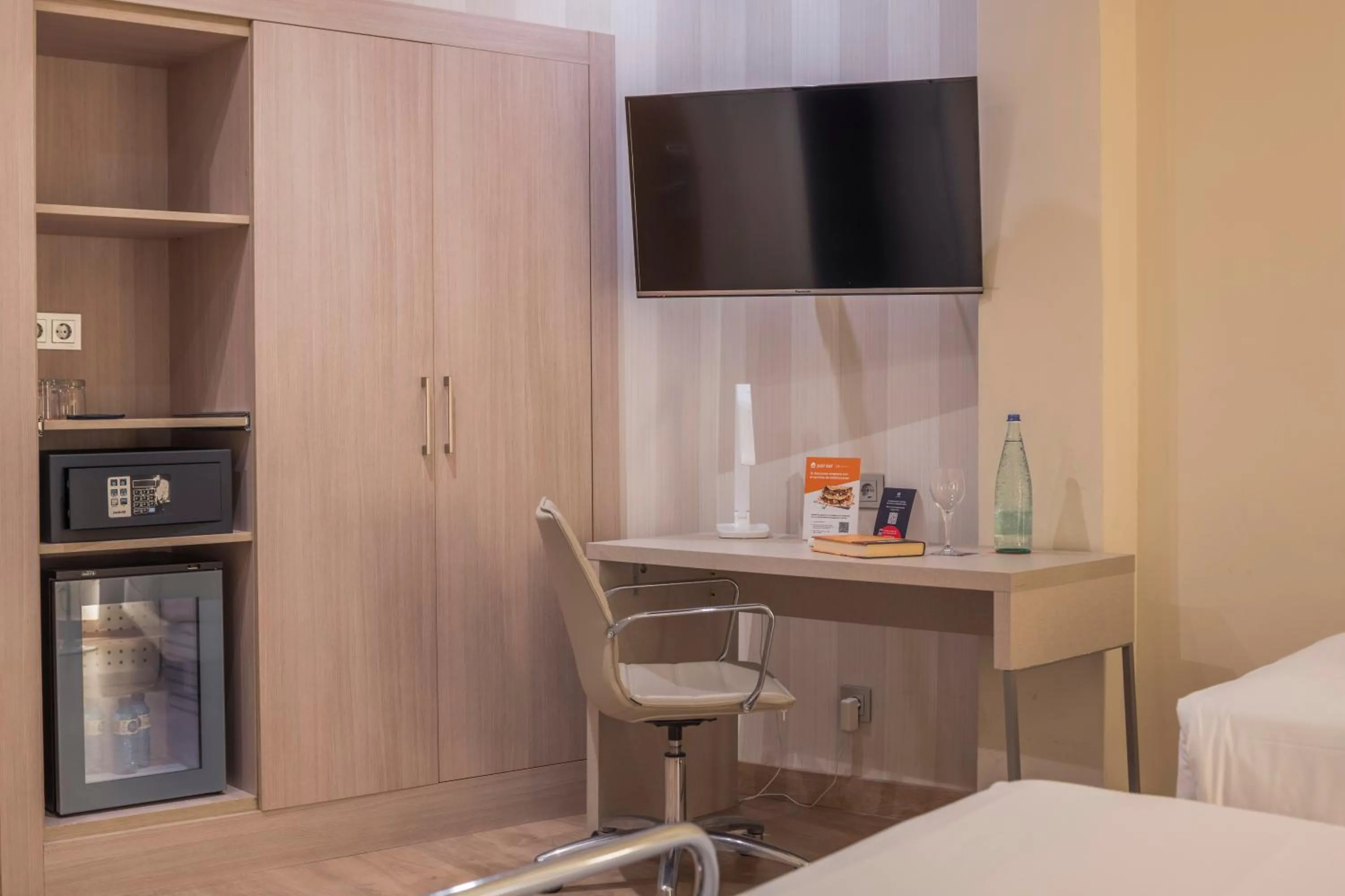 TV and multimedia, Bed in Hesperia Murcia Centro