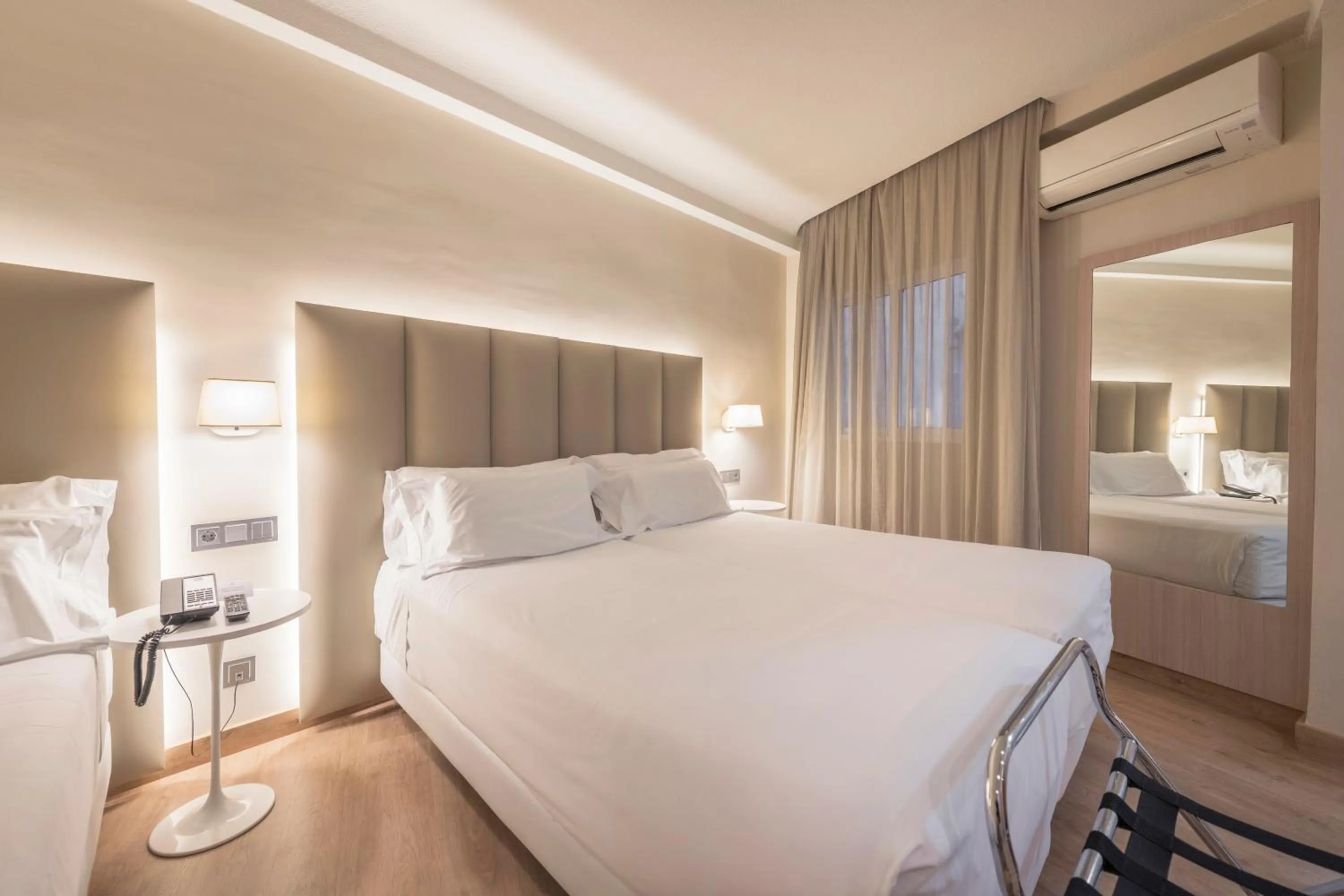 Bedroom, Bed in Hesperia Murcia Centro