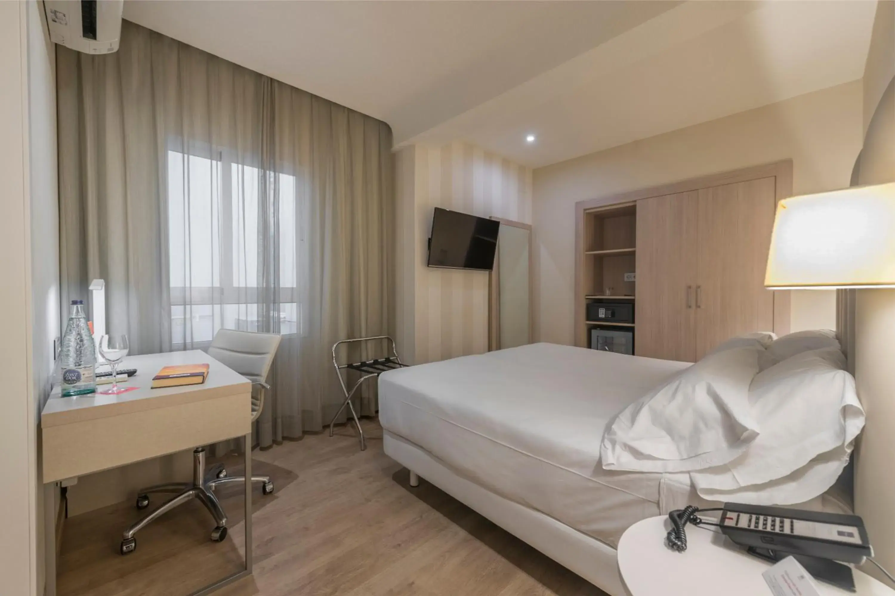 Standard Double or Twin Room in Hesperia Murcia Centro Standard Double or Twin Room in Hesperia Murcia Centro
