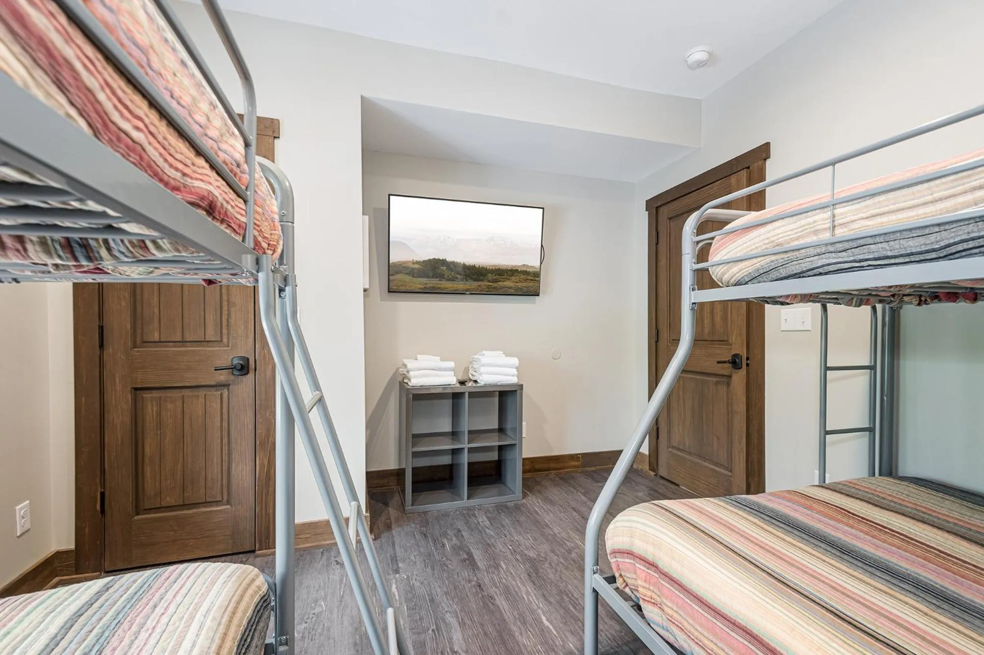 Property building, Bed in Away in the Mountains