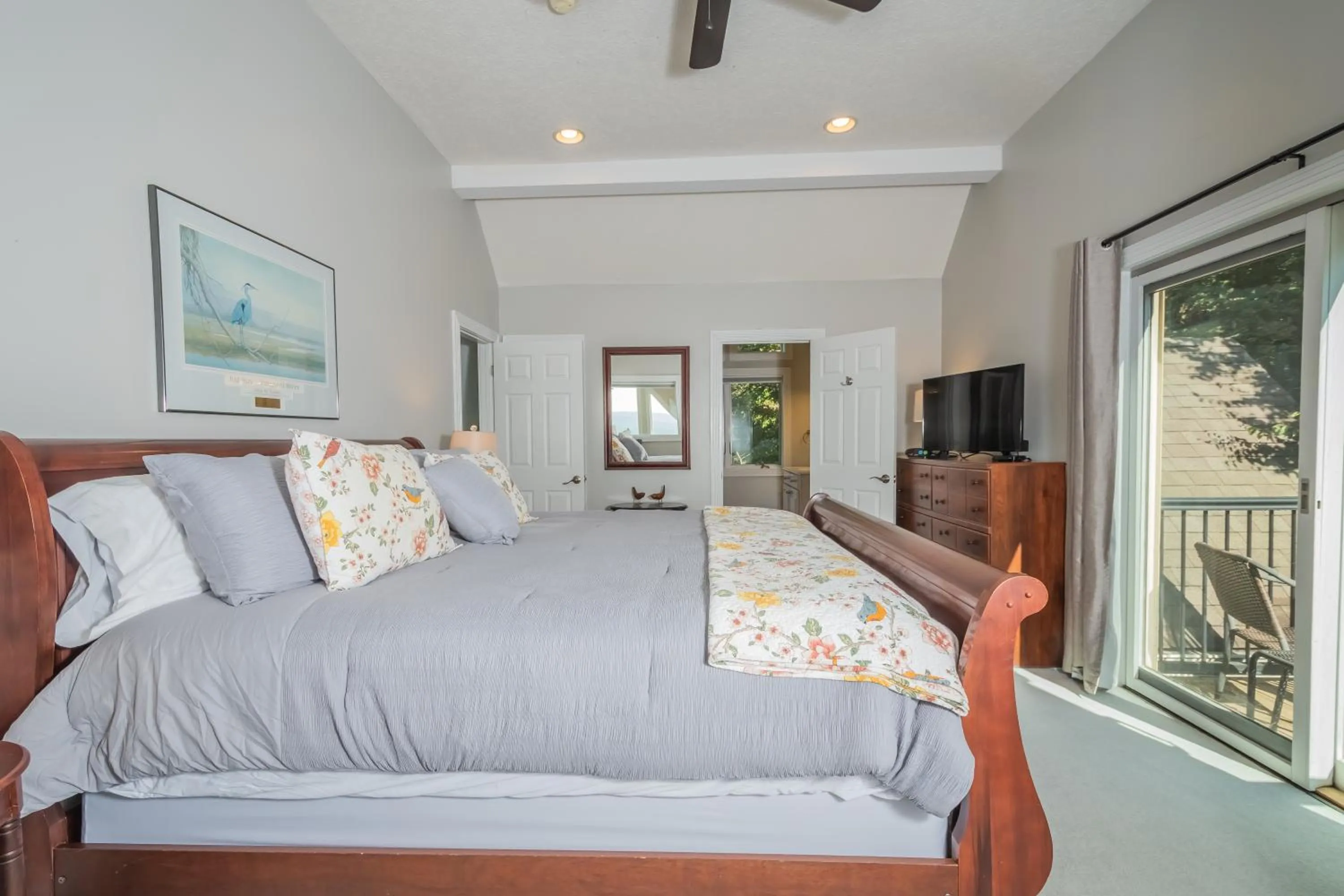 Property building, Bed in La Bella Vita