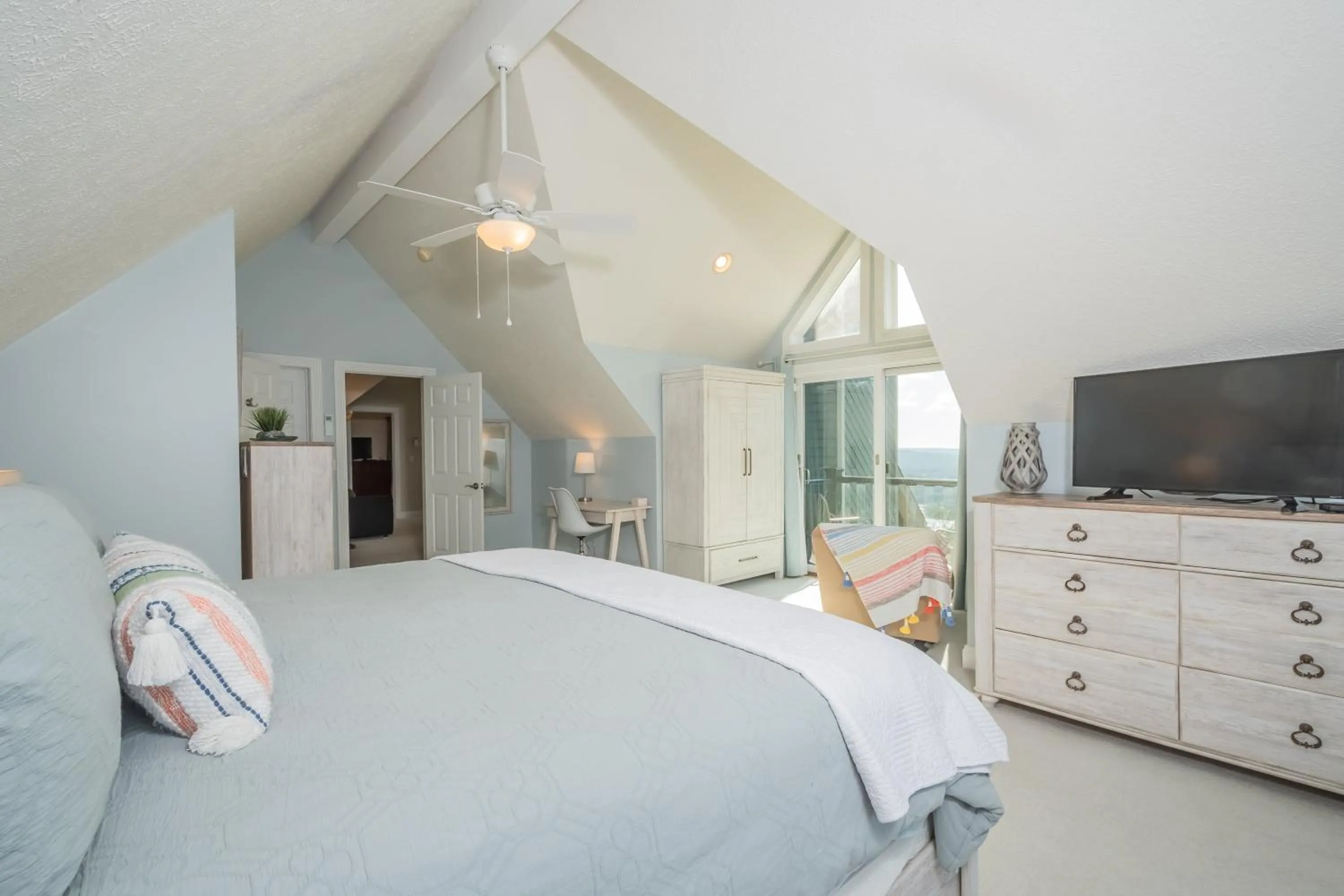 Property building, Bed in La Bella Vita